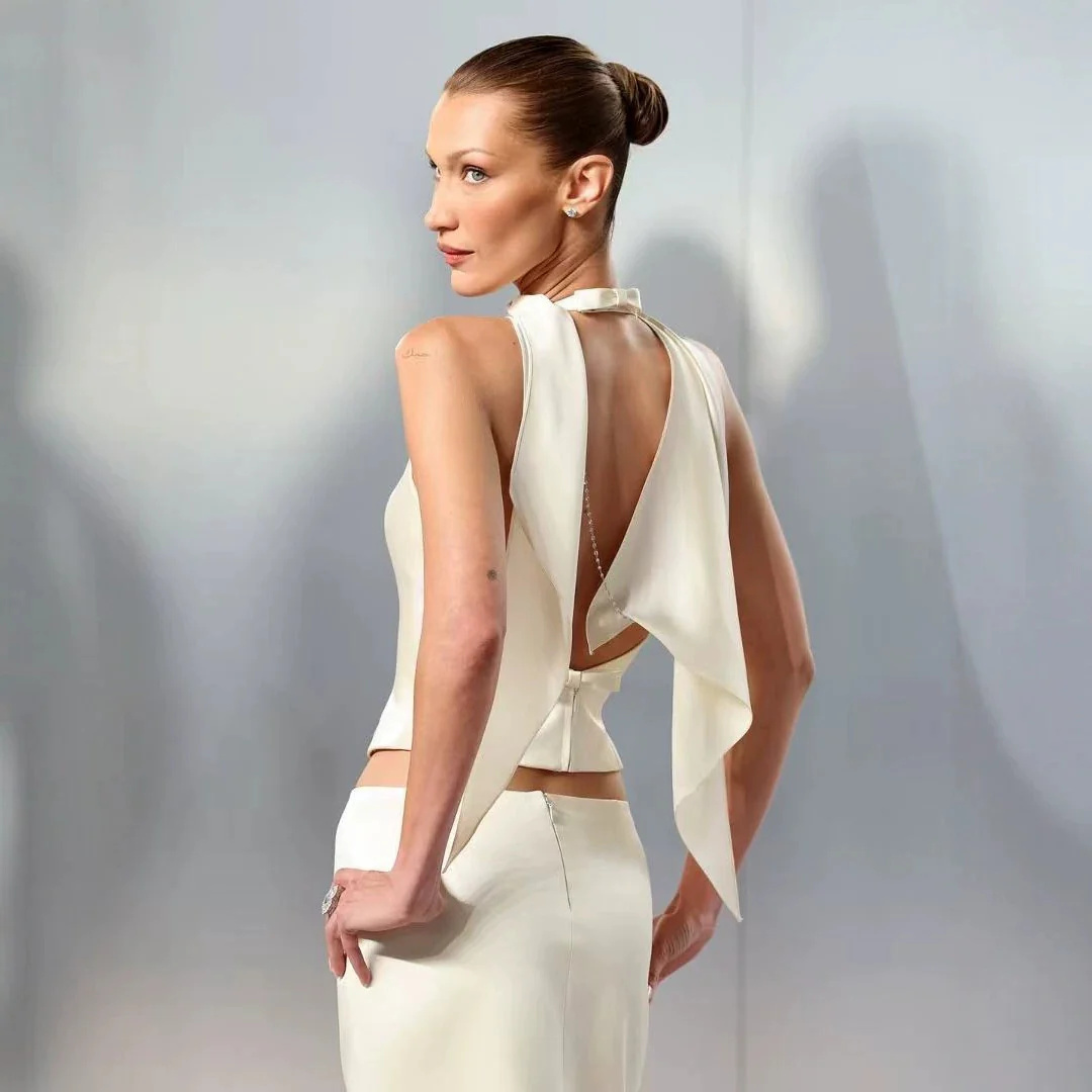 Damen Elegantes Maxikleid mit tiefem V-Ausschnitt und figurbetontem Schnitt Heidi-Mode - Image 3