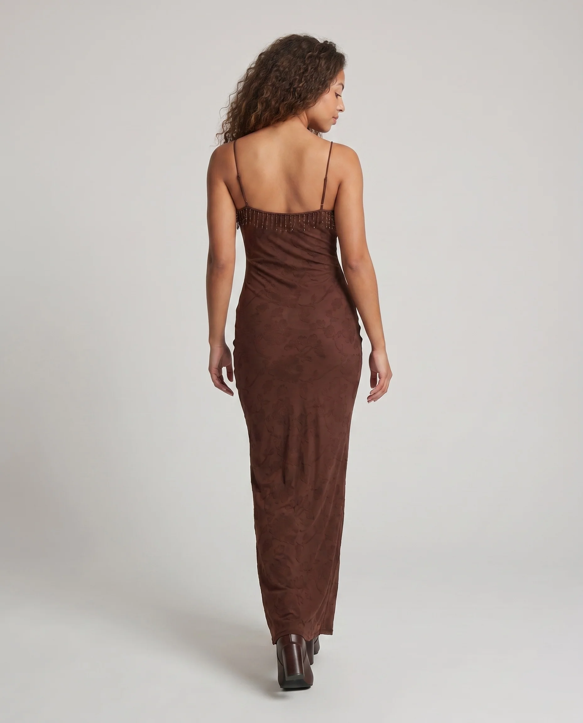 Damen Elegantes Maxikleid mit transparentem Floraldesign und funkelnden Details R&B - Image 4