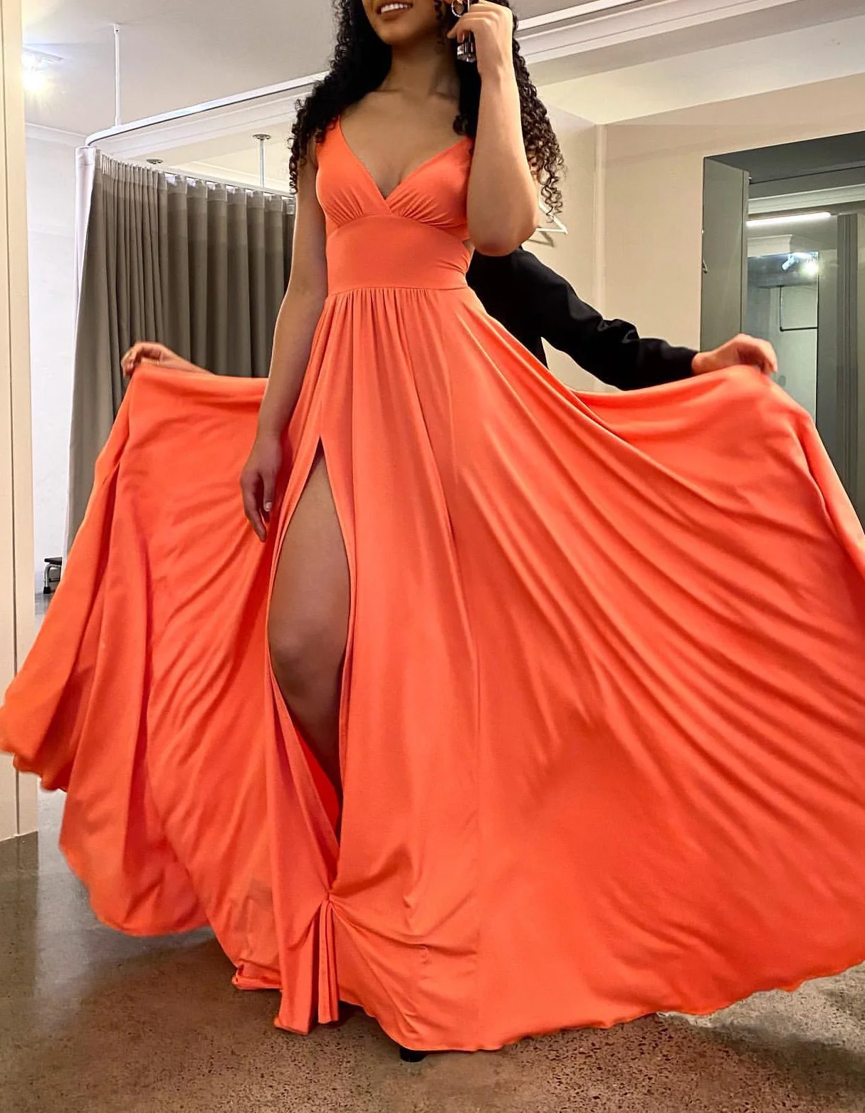 Damen Elegantes Maxikleid mit verführerischem V-Ausschnitt und hohem Schlitz R&B