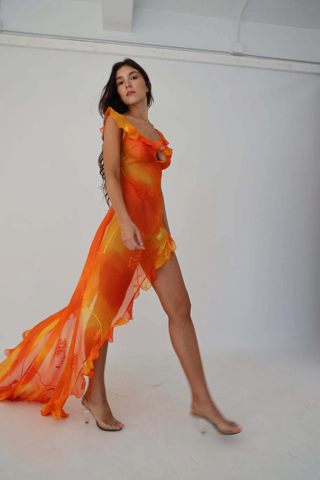 Damen elegantes Maxikleid mit verspielten Rüschendetails und tiefem Beinschlitz R&B - Image 5