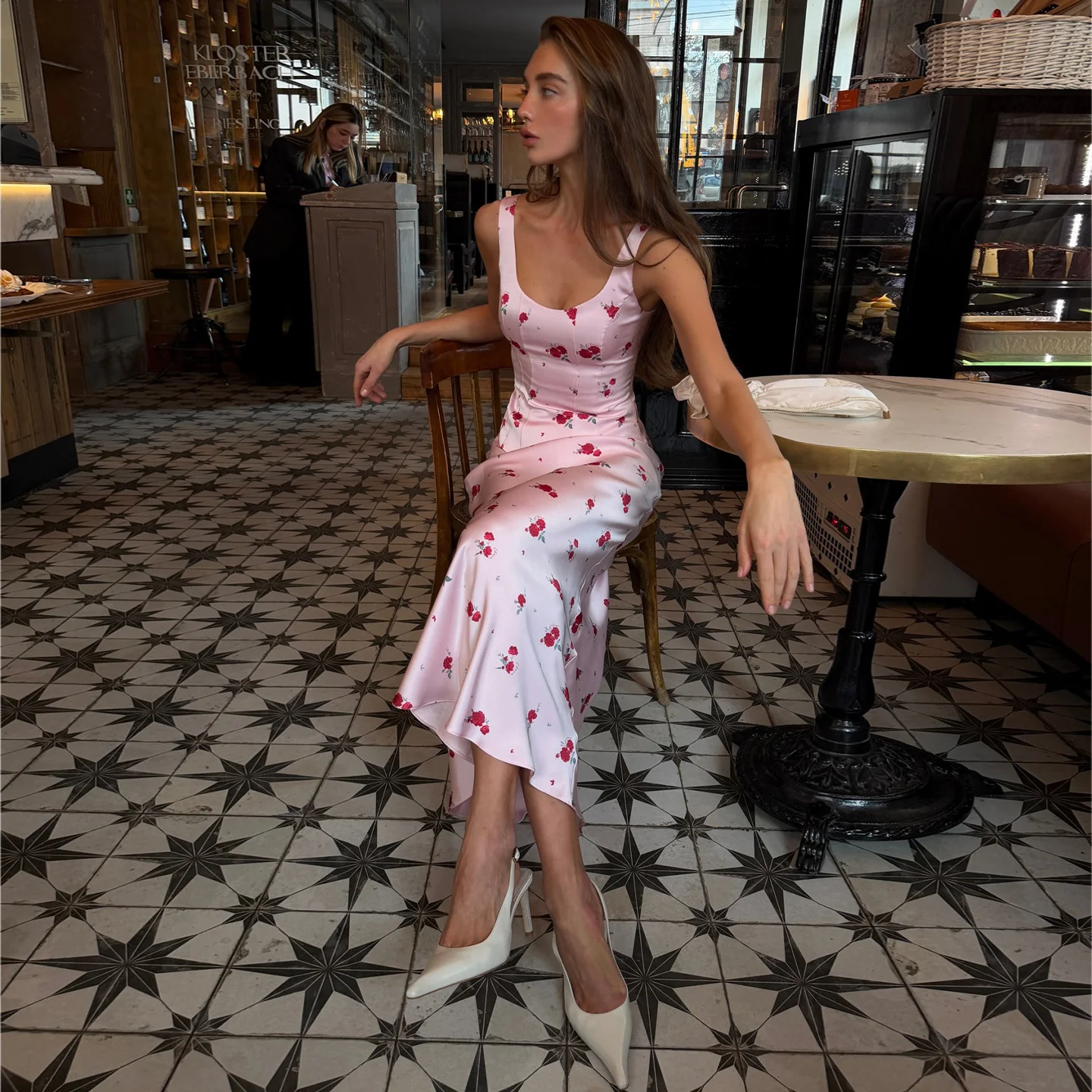 Damen Elegantes Maxikleid mit zarten Blumendrucken und figurbetontem Schnitt R&B - Image 2
