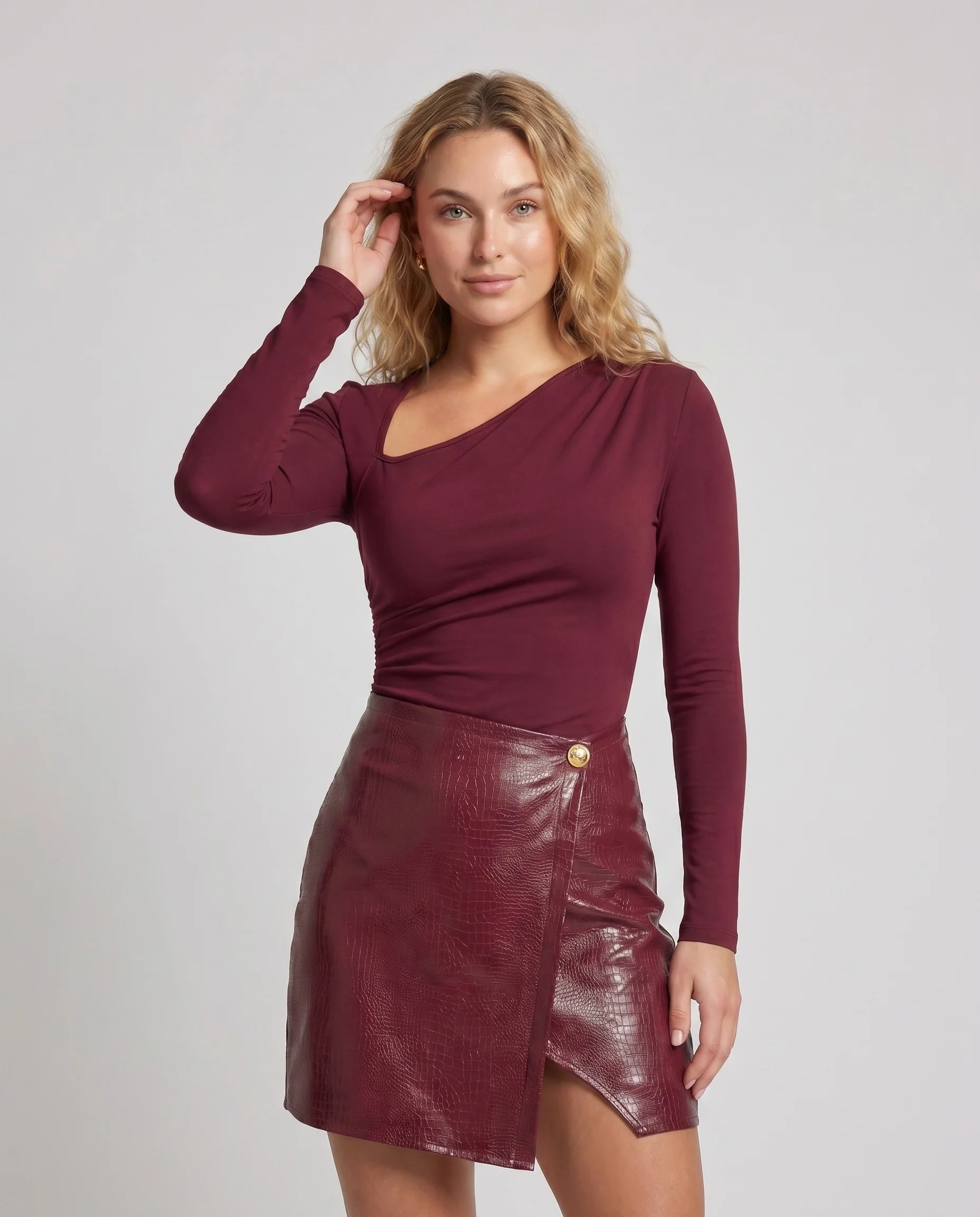 Damen Elegantes Oberteil mit Wickeldesign und hochstem Schnitt kombiniert mit einem geschmeidigen Rock R&B - Image 2