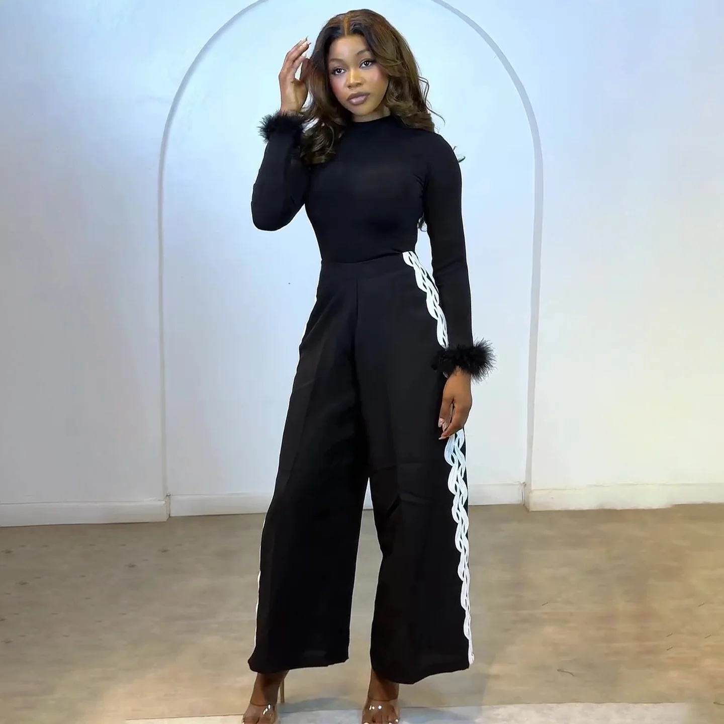 Damen Elegantes Set mit figurbetonendem Oberteil und weitem Hosenstil R&B - Image 4