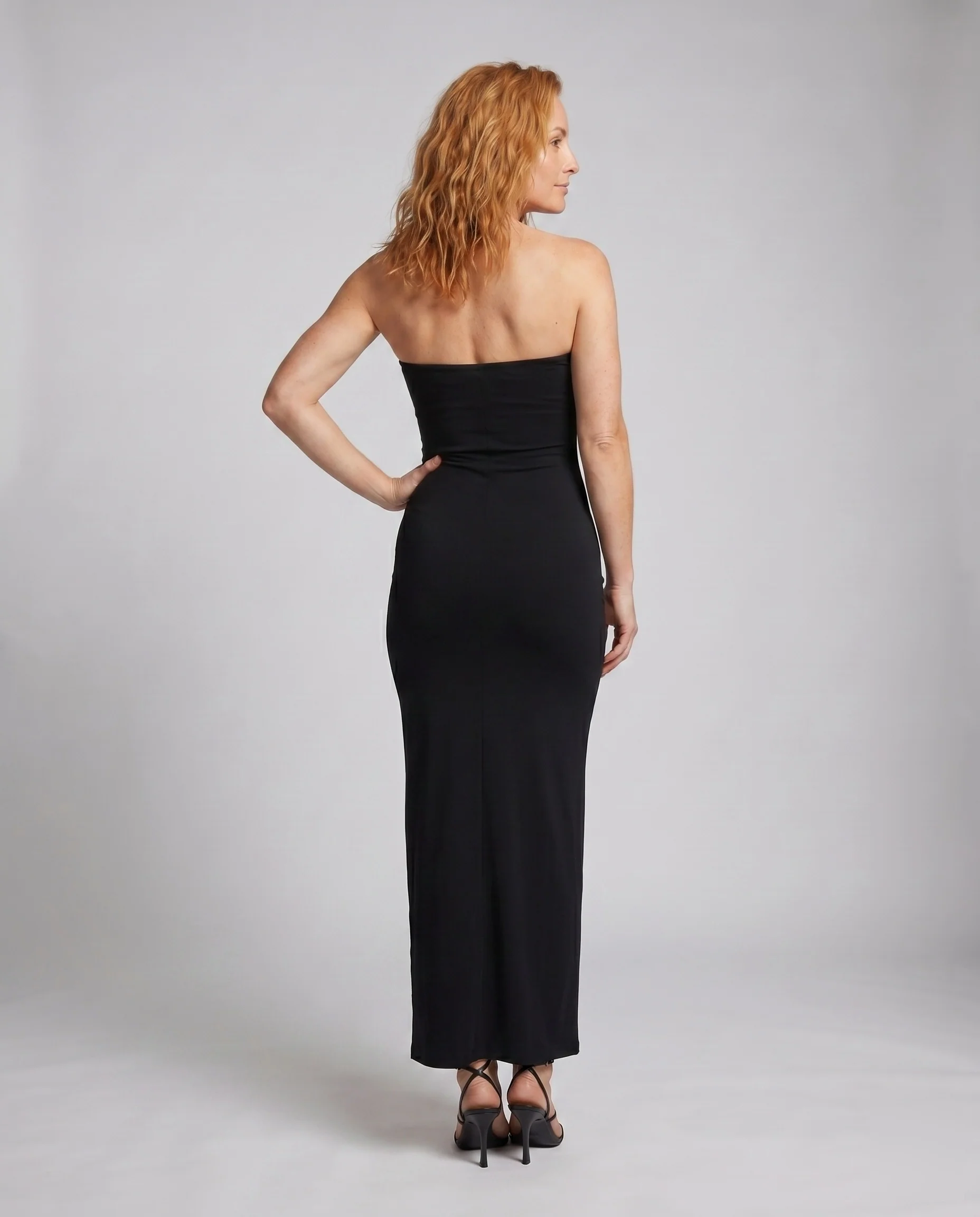 Damen Elegantes trägerloses Abendkleid mit tiefem Ausschnitt und opulentem Schmuckdetail R&B - Image 4