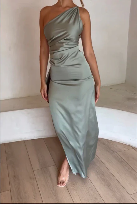 Damen Elegantes und figurbetontes Abendkleid mit asymmetrischem Schnitt R&B