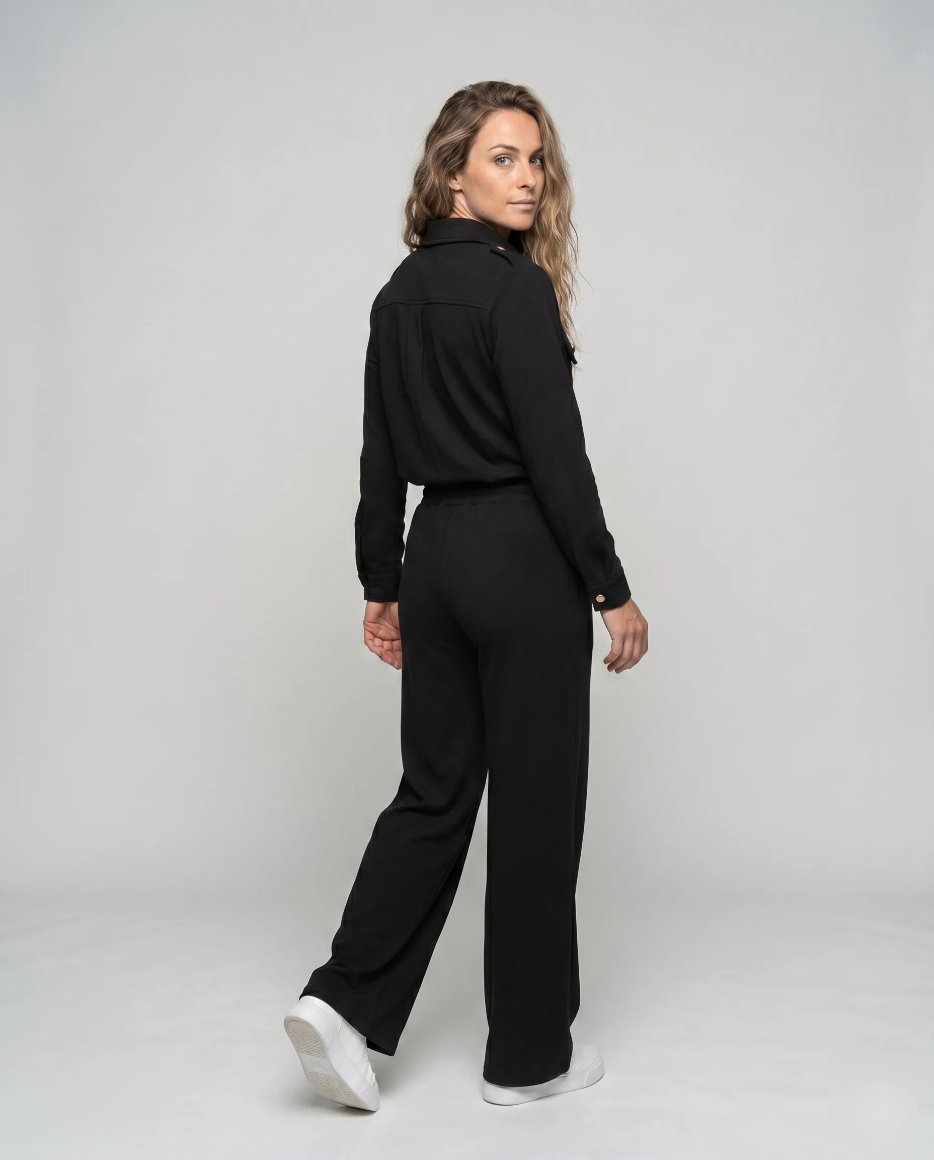 Damen Elegantes und komfortables Jumpsuit mit goldenen Knopfdetails R&B - Image 3
