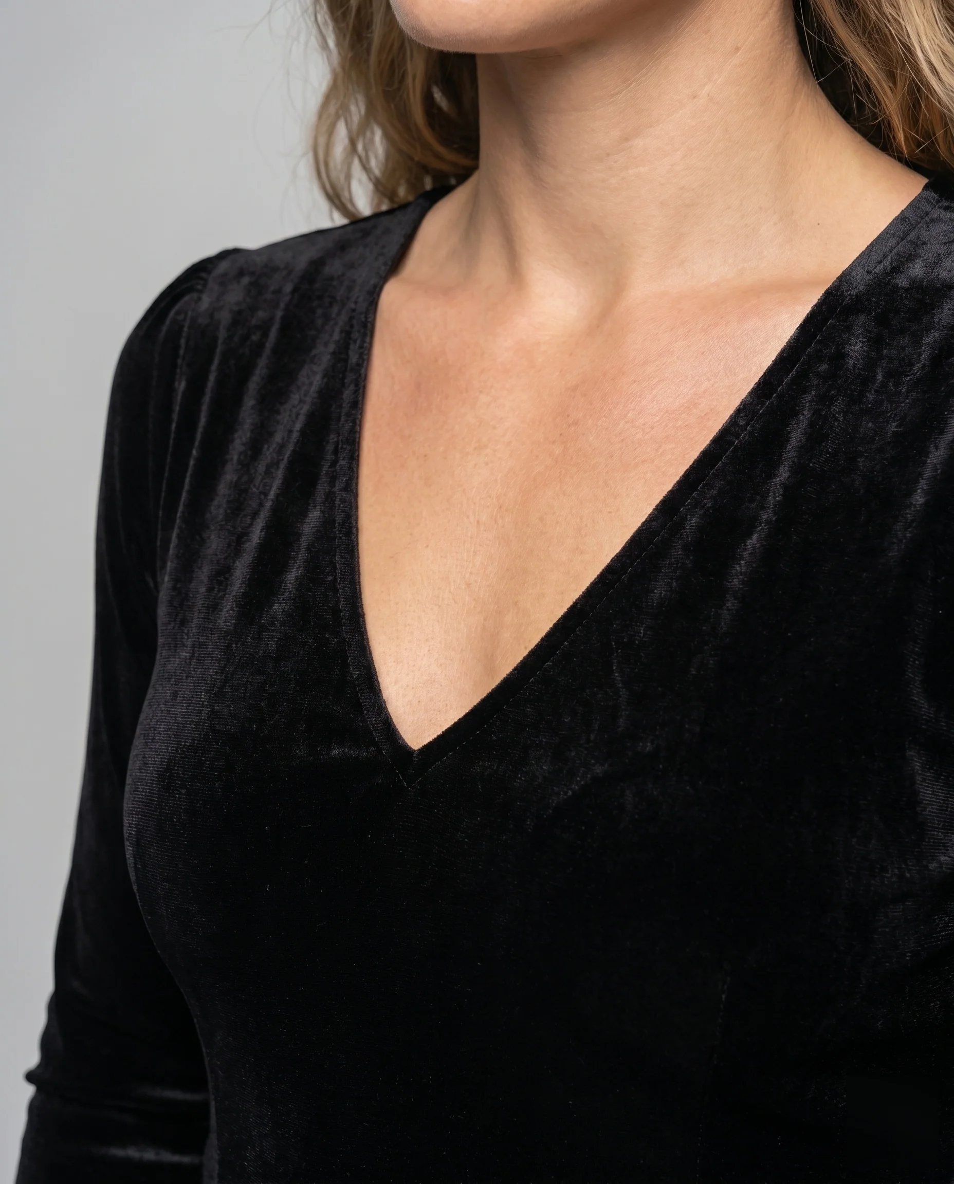 Damen Elegantes Velours-Kleid mit V-Ausschnitt und schwingendem Rock R&B - Image 3