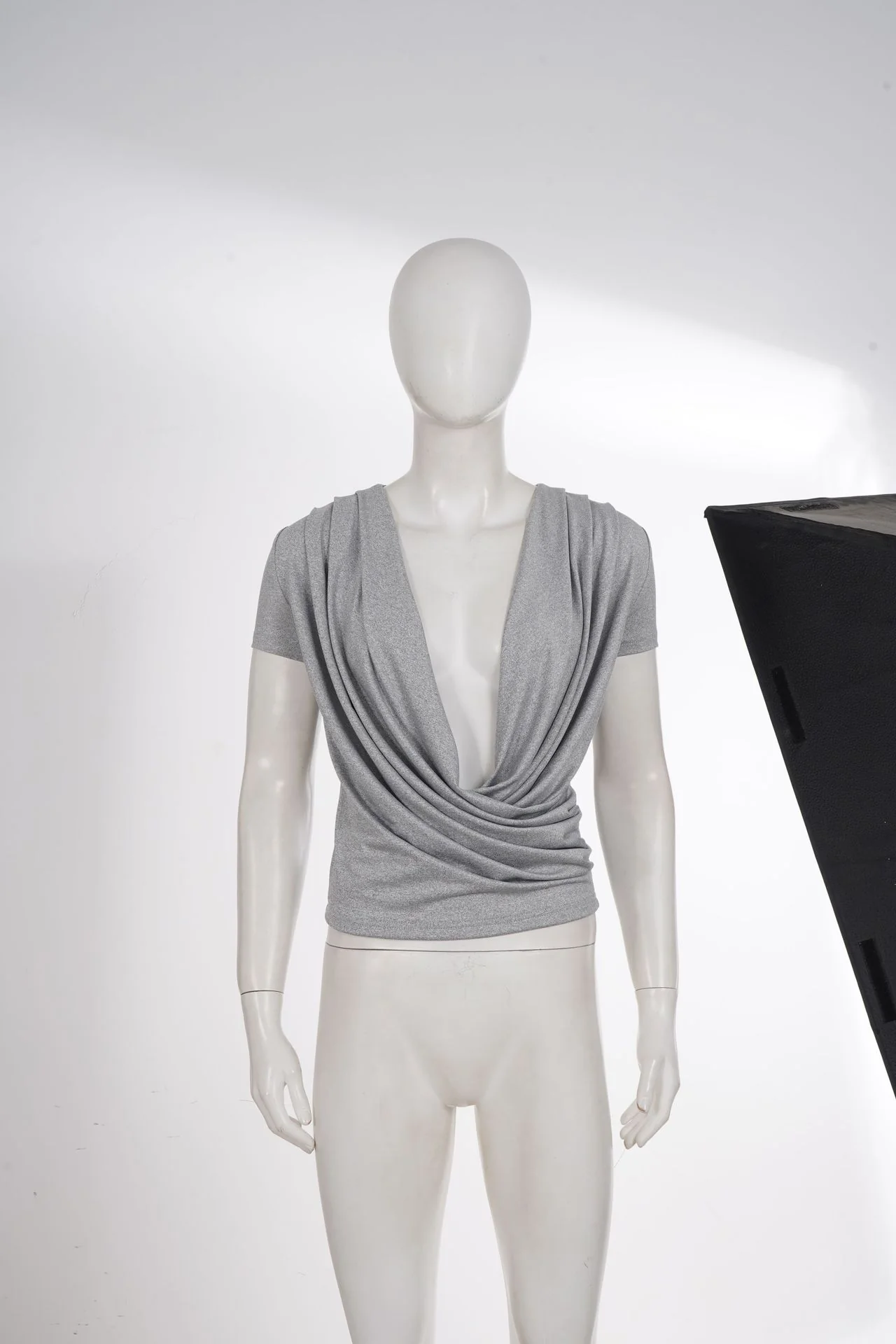 Damen elegantes Wickeloberteil mit tiefem V-Ausschnitt und einzigartiger Drapierung Heidi-Mode - Image 6