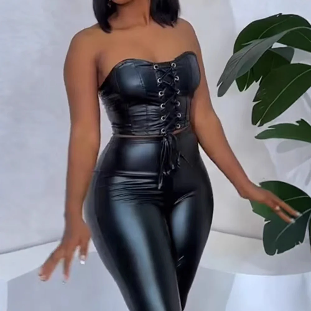Damen figurbetonter Leder-Hotpant-Anzug mit Schnürdetails R&B - Image 2