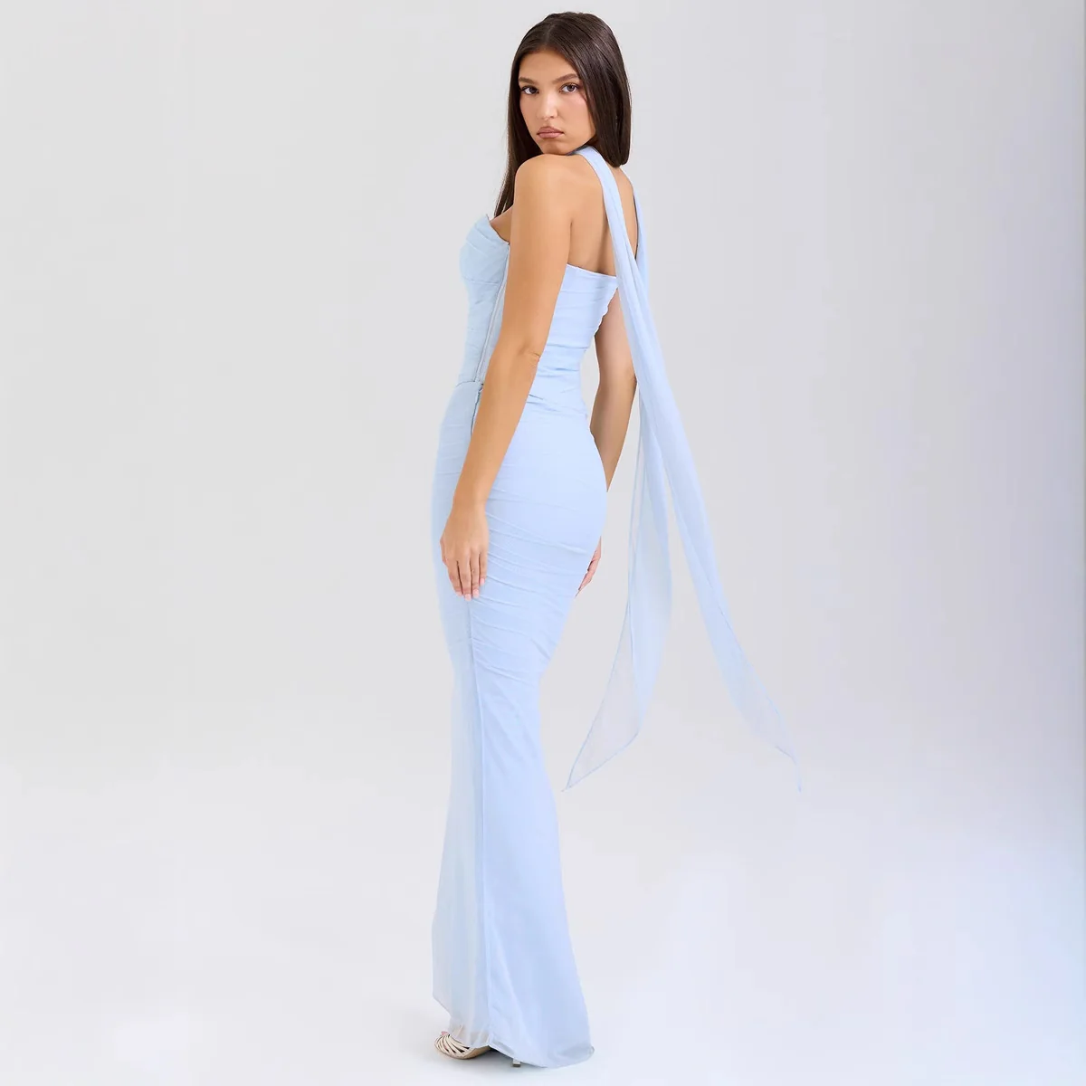 Damen figurbetontes Abendkleid mit schulterfreiem Design und raffinierten Drapierungen R&B - Image 2