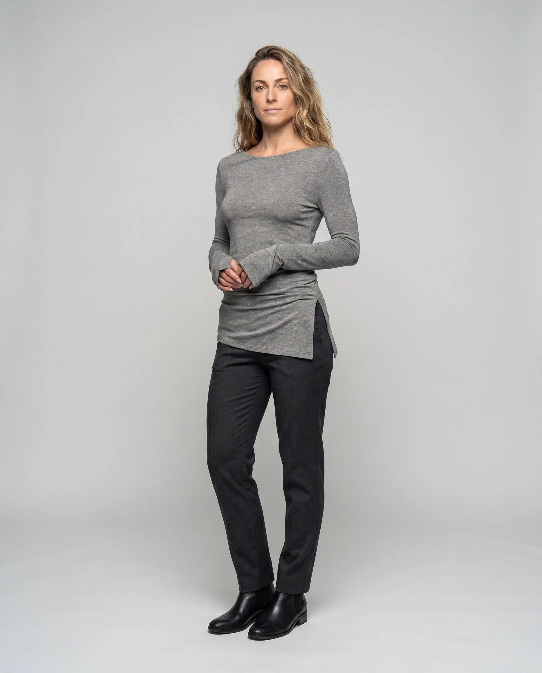 Damen figurbetontes Langarmshirt mit asymmetrischem Saum und raffiniertem Design