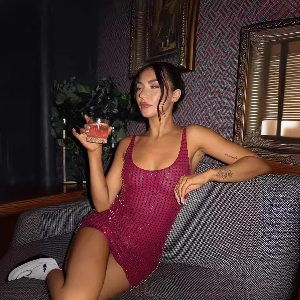 Damen Figurbetontes Minikleid mit Strass-Applikationen und tiefem Ausschnitt R&B - Image 3