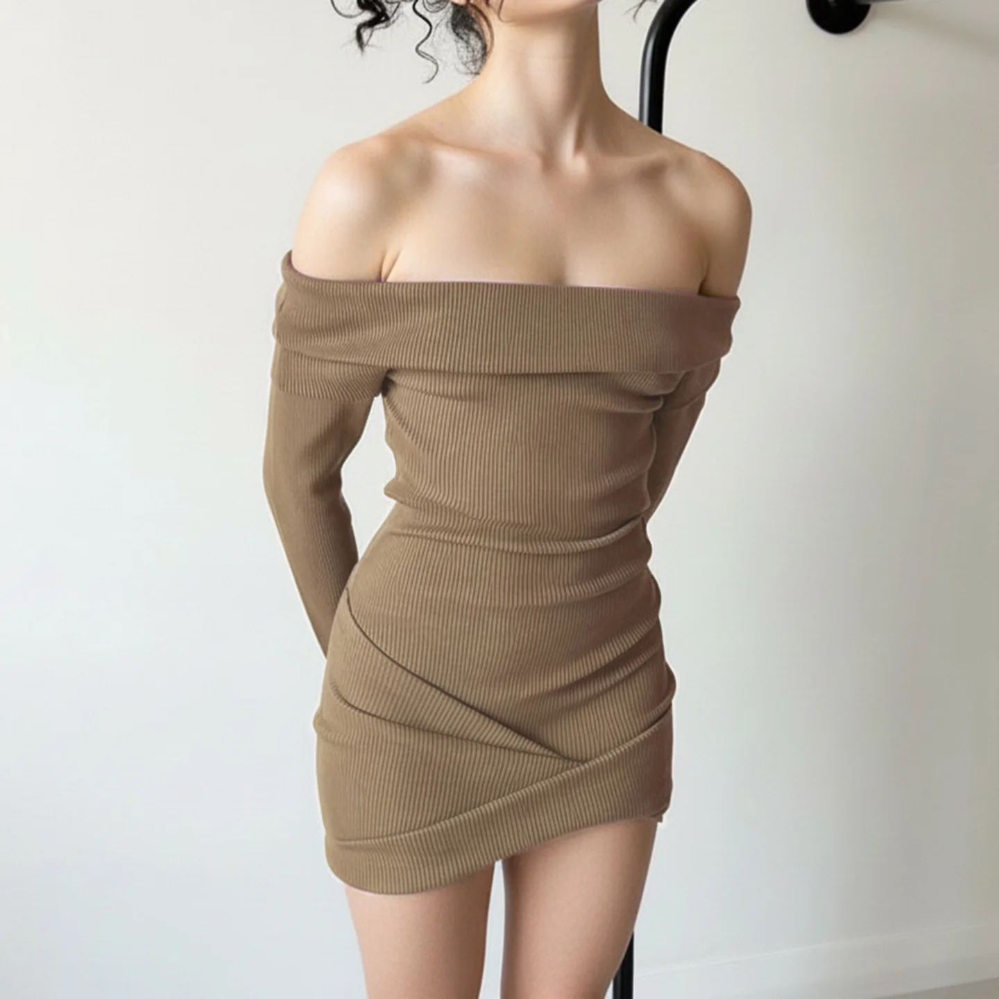 Damen figurbetontes Off-Shoulder Kleid aus Rippstrick Heidi-Mode - Image 3