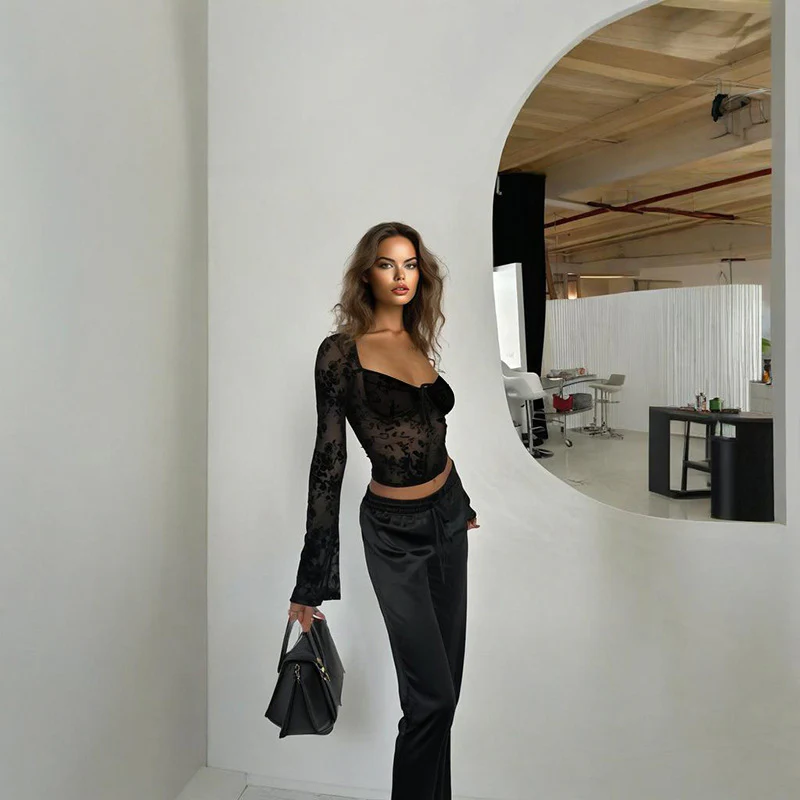Damen figurbetonte Spitzenbluse mit langen Ärmeln und herzförmigem Ausschnitt R&B - Image 4
