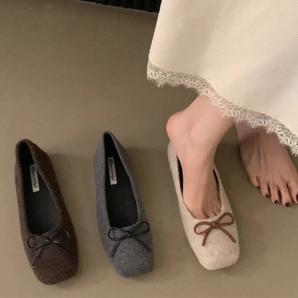 Damen filigrane Ballerinas aus weichem Filz mit dekorativem Schleifenakzent R&B