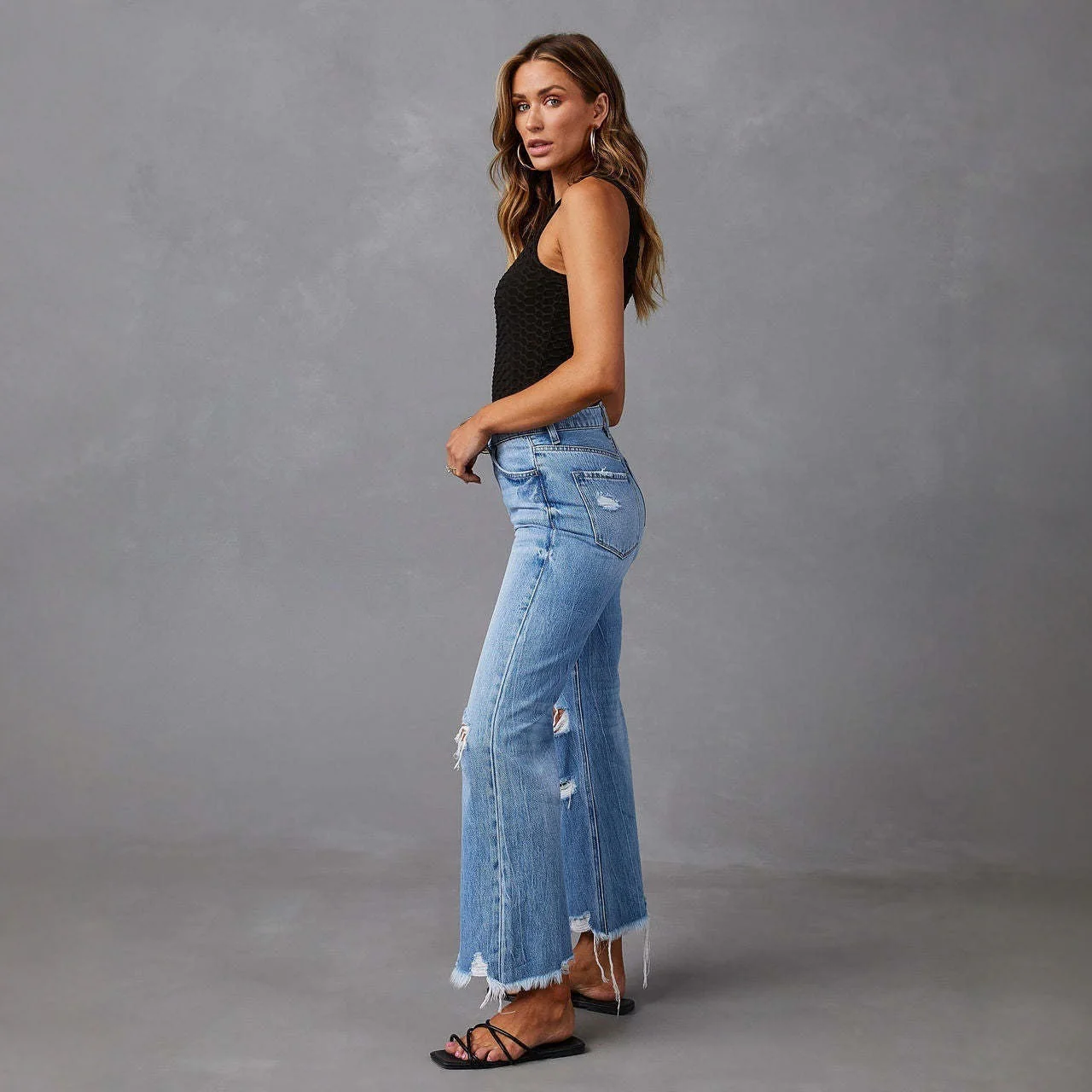 Damen Flared Jeans mit stylischen Rissdetails und ausgefransten Säumen R&B - Image 3