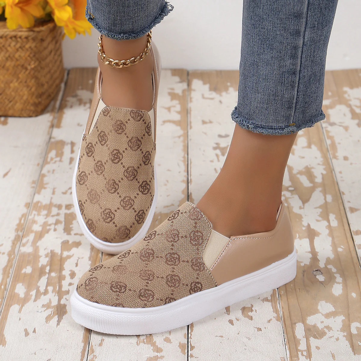 Damen Freizeit-Slipper mit modischem Logo-Design und elastischen Einsätzen R&B - Image 3