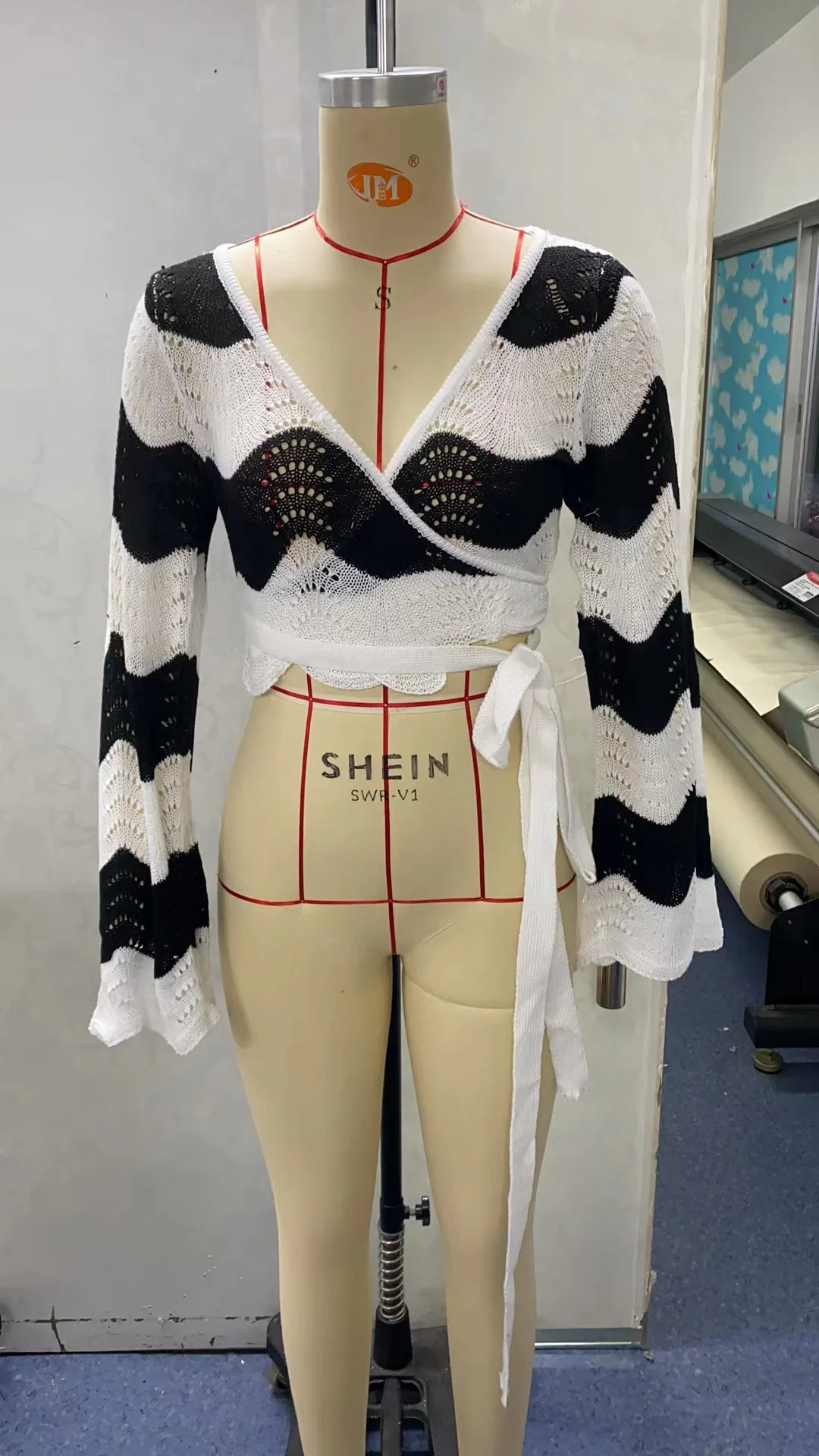 Damen gehäkeltes Crop-Top mit Bindebändern und lässigem Schnitt R&B - Image 4