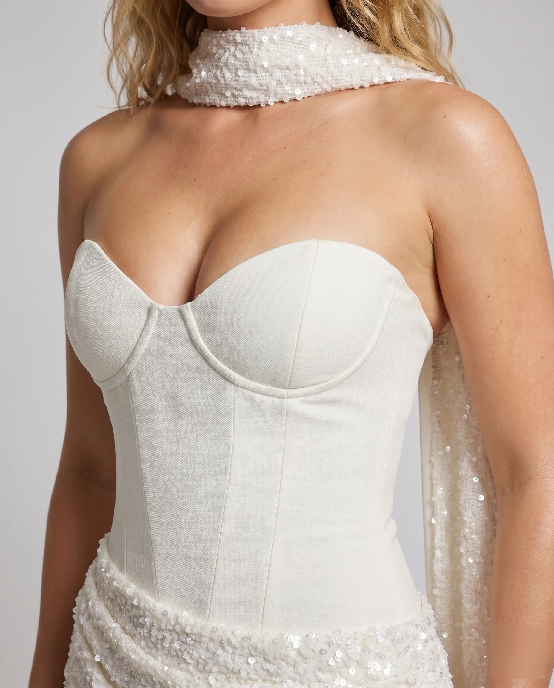 Damen Glamouröses Cocktailkleid mit schimmerndem Taillenbereich und trägerlosem Design R&B - Image 3