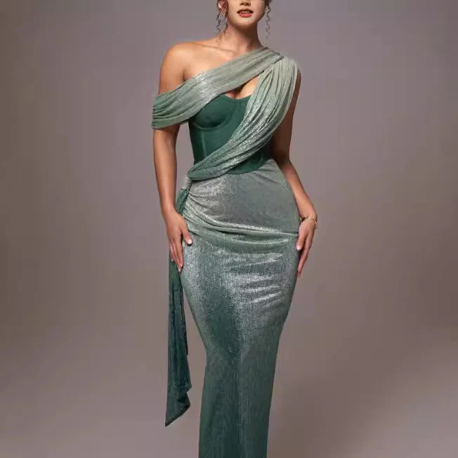 Damen Glamouröses Maxi-Abendkleid mit asymmetrischem Ausschnitt und schimmerndem Drapierungsdesign R&B - Image 3