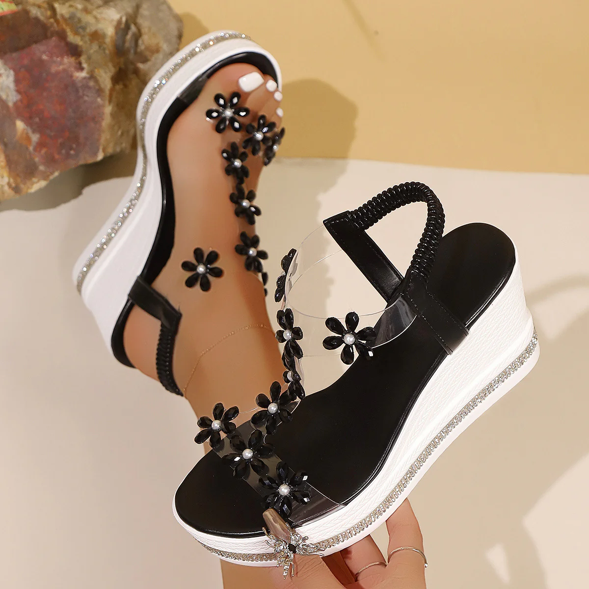 Damen glamouröse Plattform-Sandalen mit funkelnden Schmetterlings-Applikationen und ergonomischem Fußbett R&B - Image 18