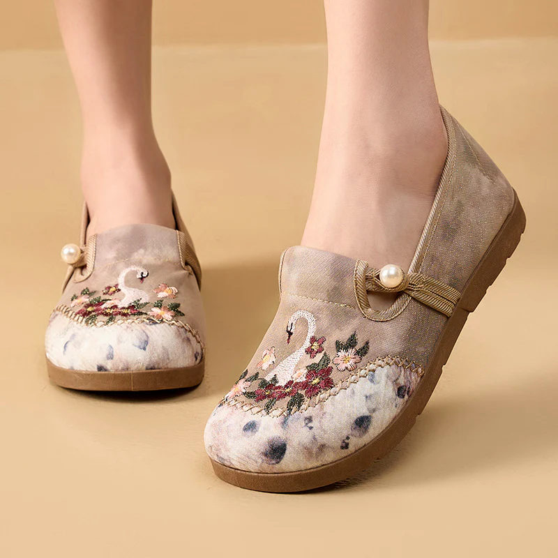 Damen Hausschläppchen mit floraler Stickerei und elegantem Riemen Heidi-Mode - Image 3