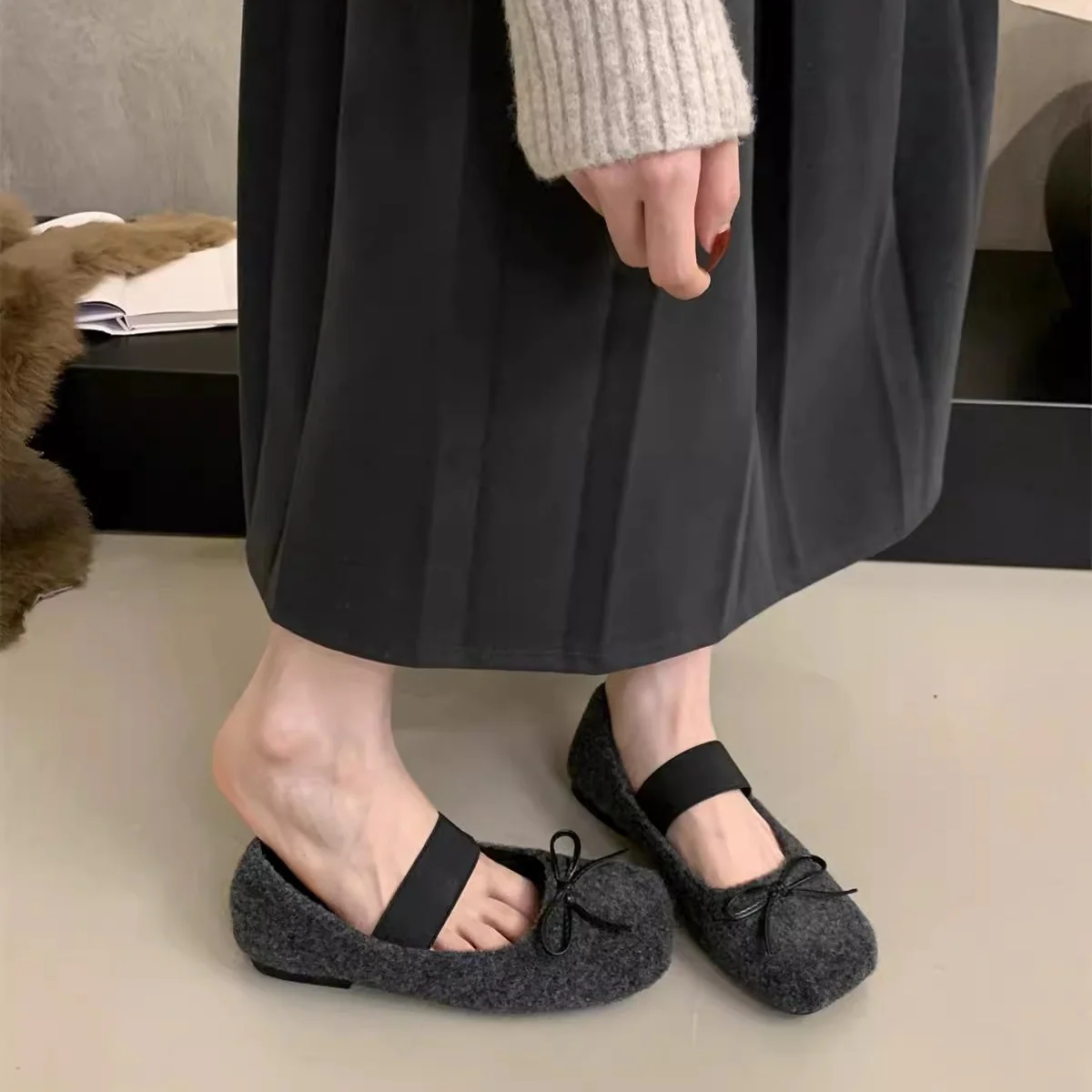 Damen Hausschuhe mit kleinem Schleifenakzent und elastischem Riemchen R&B - Image 2