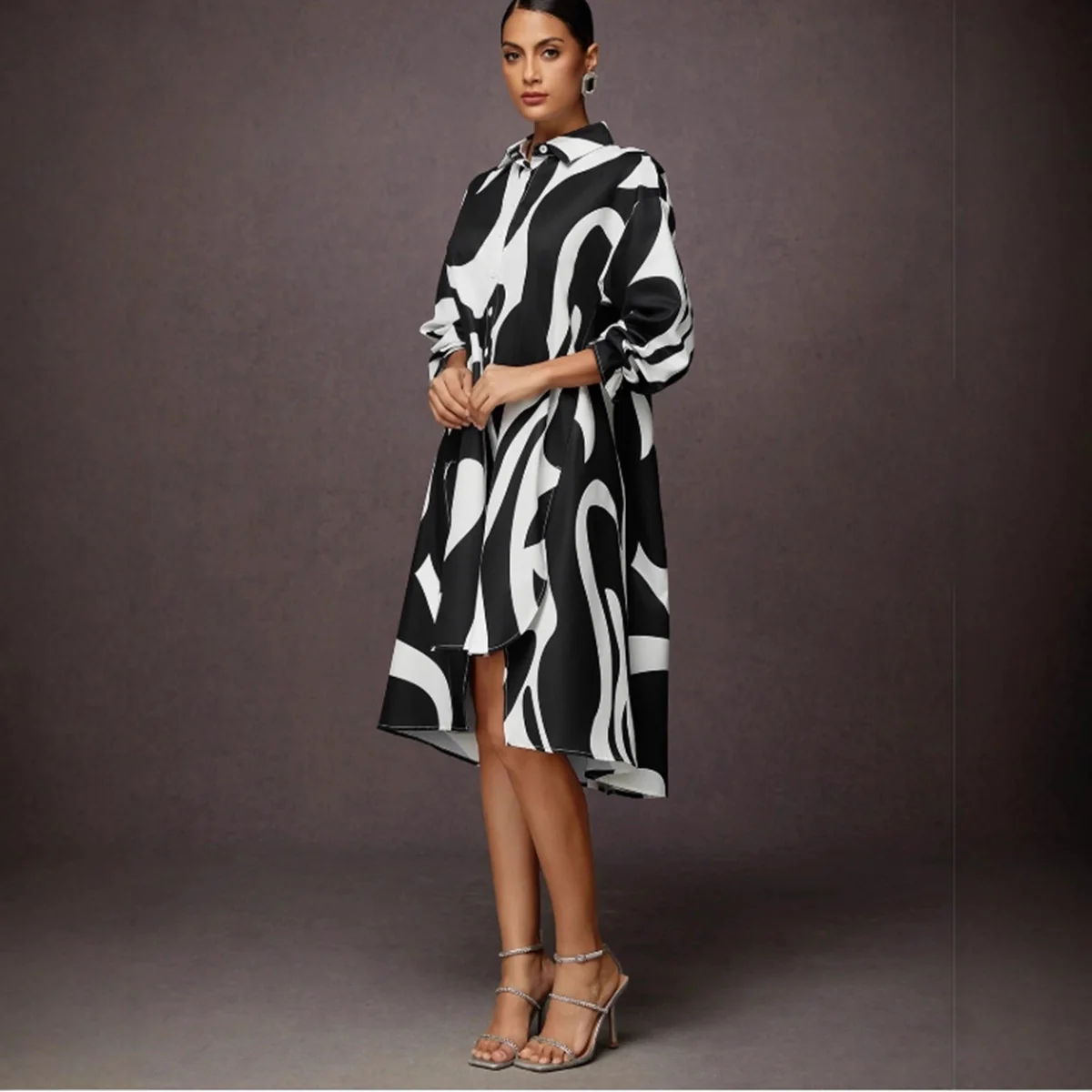 Damen Hemdblusenkleid mit modernem Grafikdruck und asymmetrischem Schnitt R&B - Image 3