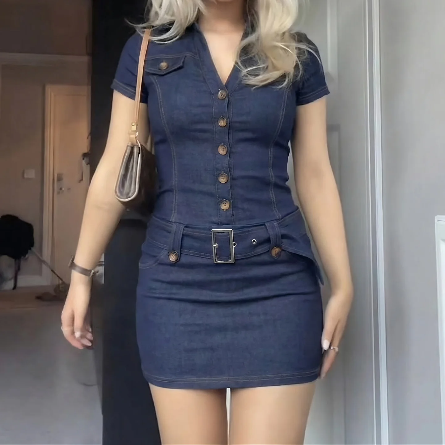 Damen Jeanshemdkleid mit Gürtel und knöpfbarem Ausschnitt Heidi-Mode - Image 3