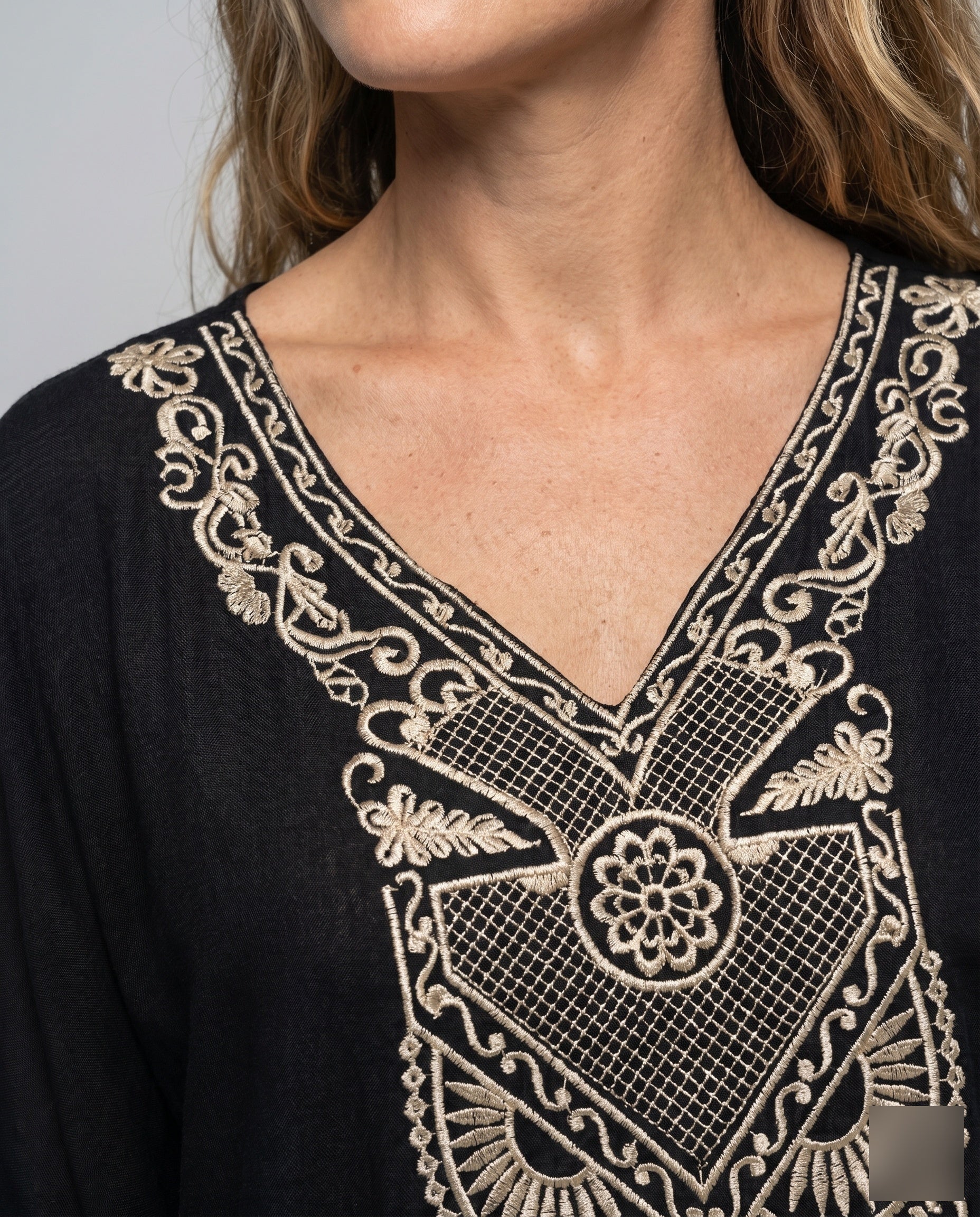 Damen Kaftan mit exquisiter Handbestickung und V-Ausschnitt R&B - Image 3
