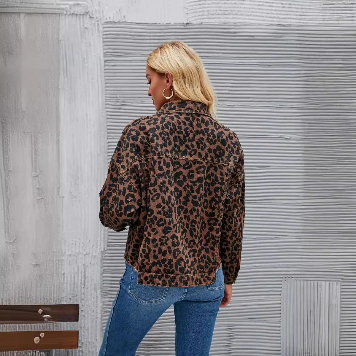Damen Karierte Denimjacke im angesagten Leopardenmuster mit modernem Schnitt R&B - Image 2
