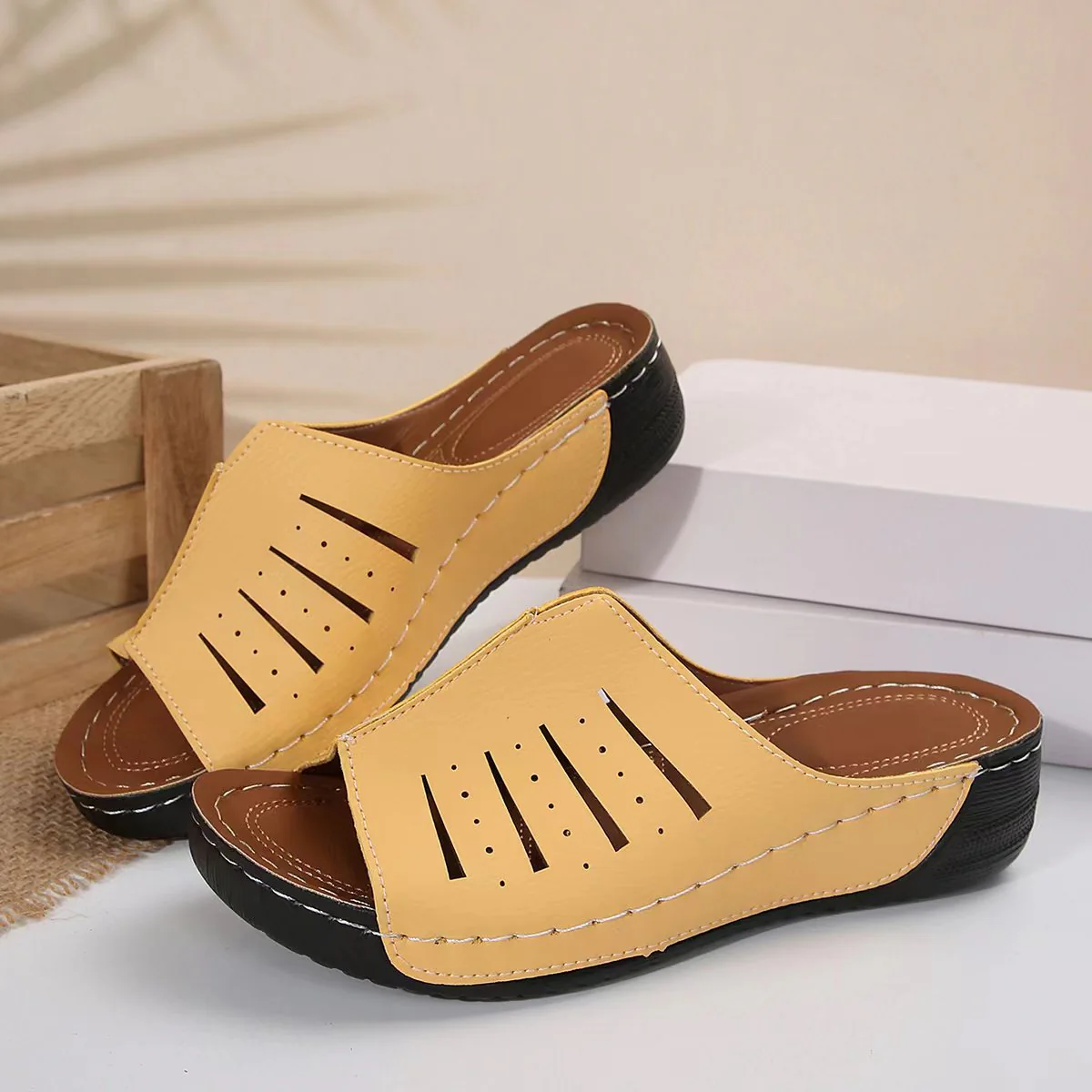 Damen Komfort-Sandalen mit durchbrochenem Obermaterial und rutschfester Sohle R&B - Image 9
