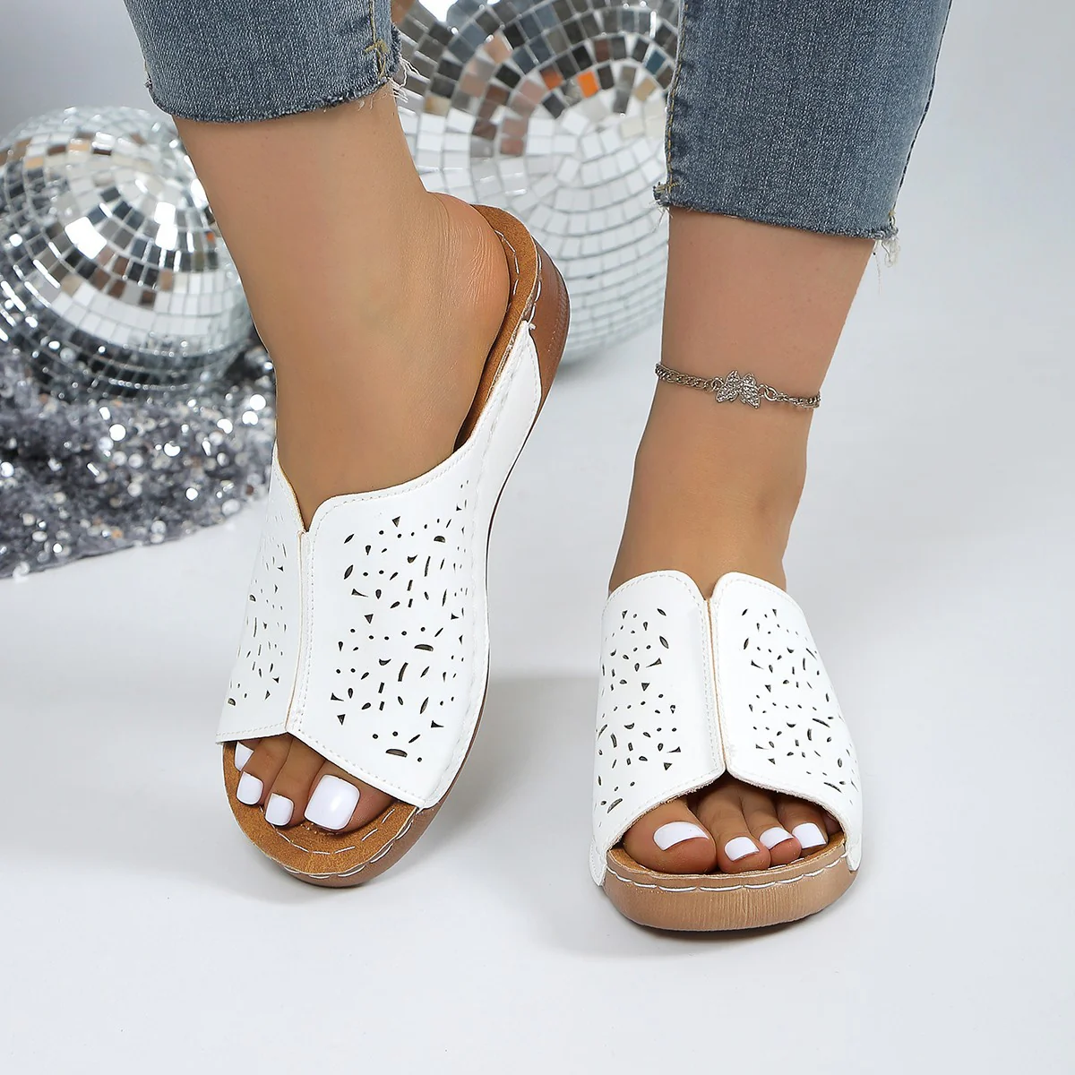 Damen Komfortable Clogs mit perforiertem Design und rutschfester Sohle R&B - Image 6