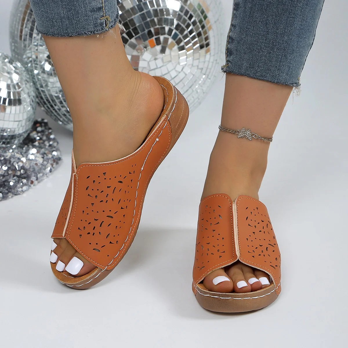 Damen Komfortable Clogs mit perforiertem Design und rutschfester Sohle R&B - Image 7