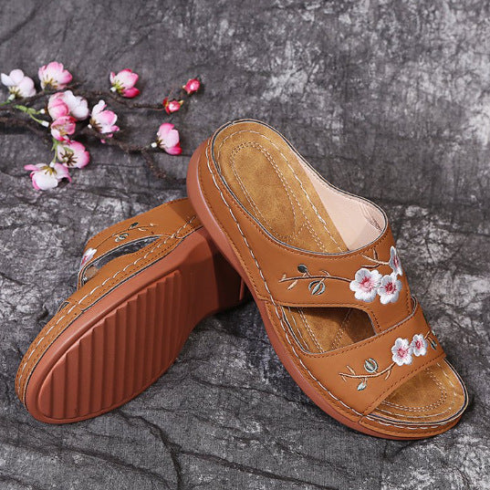 Damen Komfortable Riemensandalen mit floralem Stickdesign R&B - Image 10