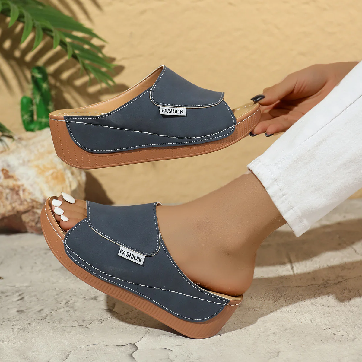 Damen Komfortable Wedge-Pantoletten mit flexibler Sohle und stylischem Riemen R&B - Image 6