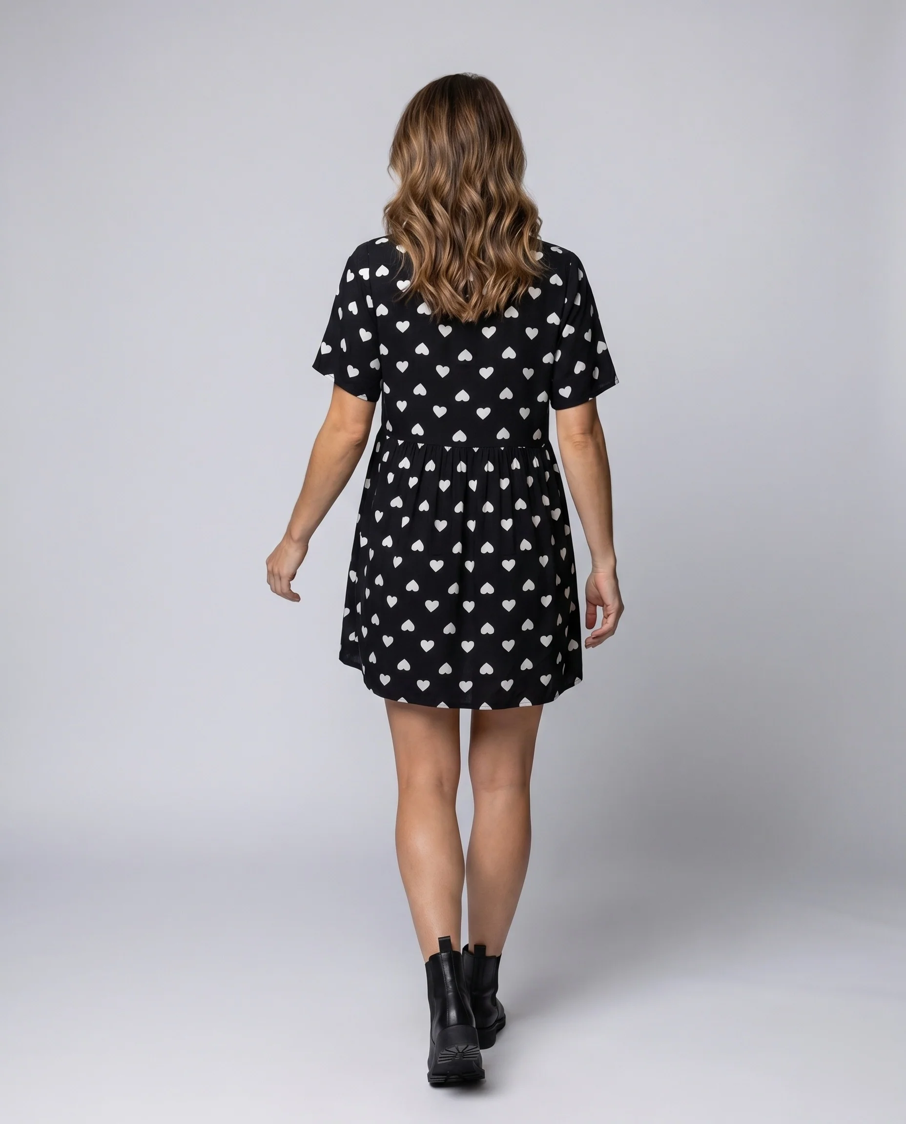 Damen Kurzarm Kleid mit Herzmotiv und praktischen Taschen R&B - Image 4