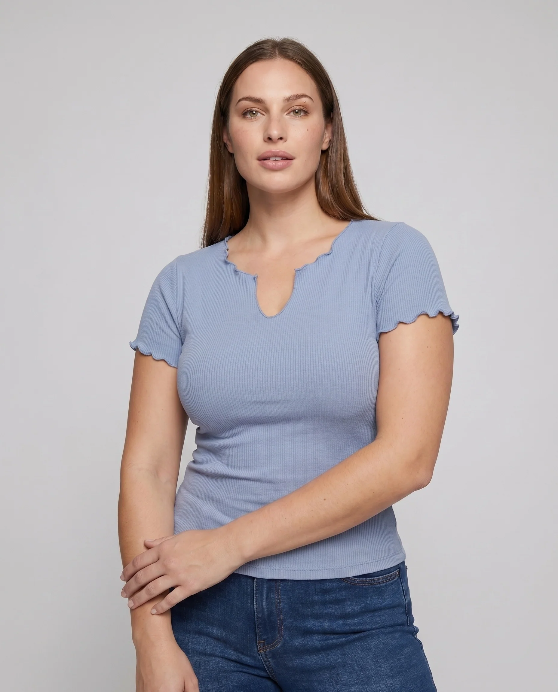 Damen Kurzarm-Shirt mit kreativem V-Ausschnitt - Image 2
