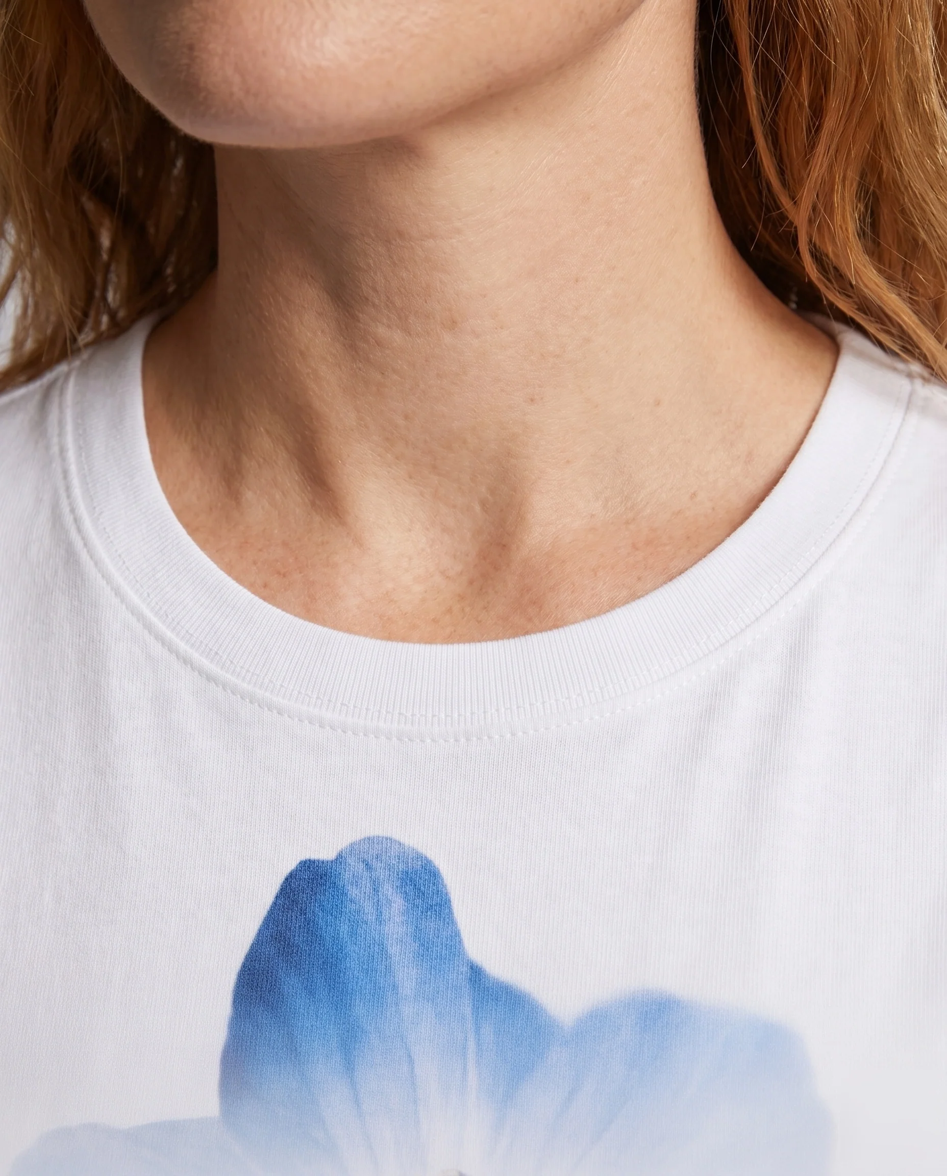 Damen kurzärmeliges Crop-Top mit floralem Motiv - Image 3