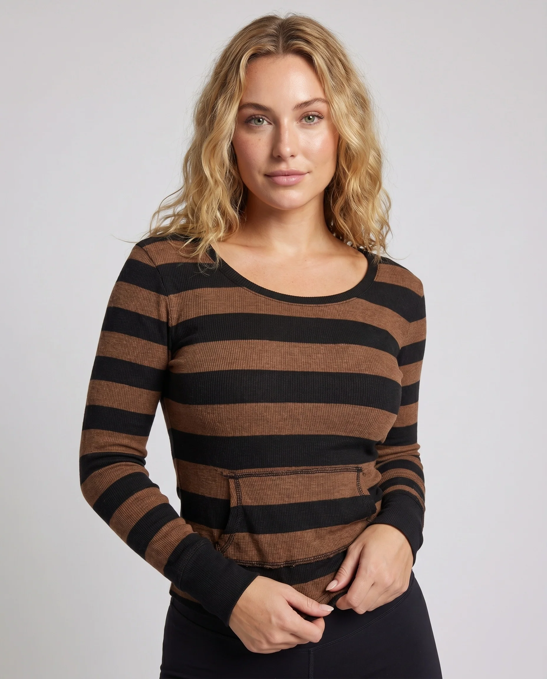 Damen Langarmshirt mit gestreiftem Design und enger Passform - Image 2