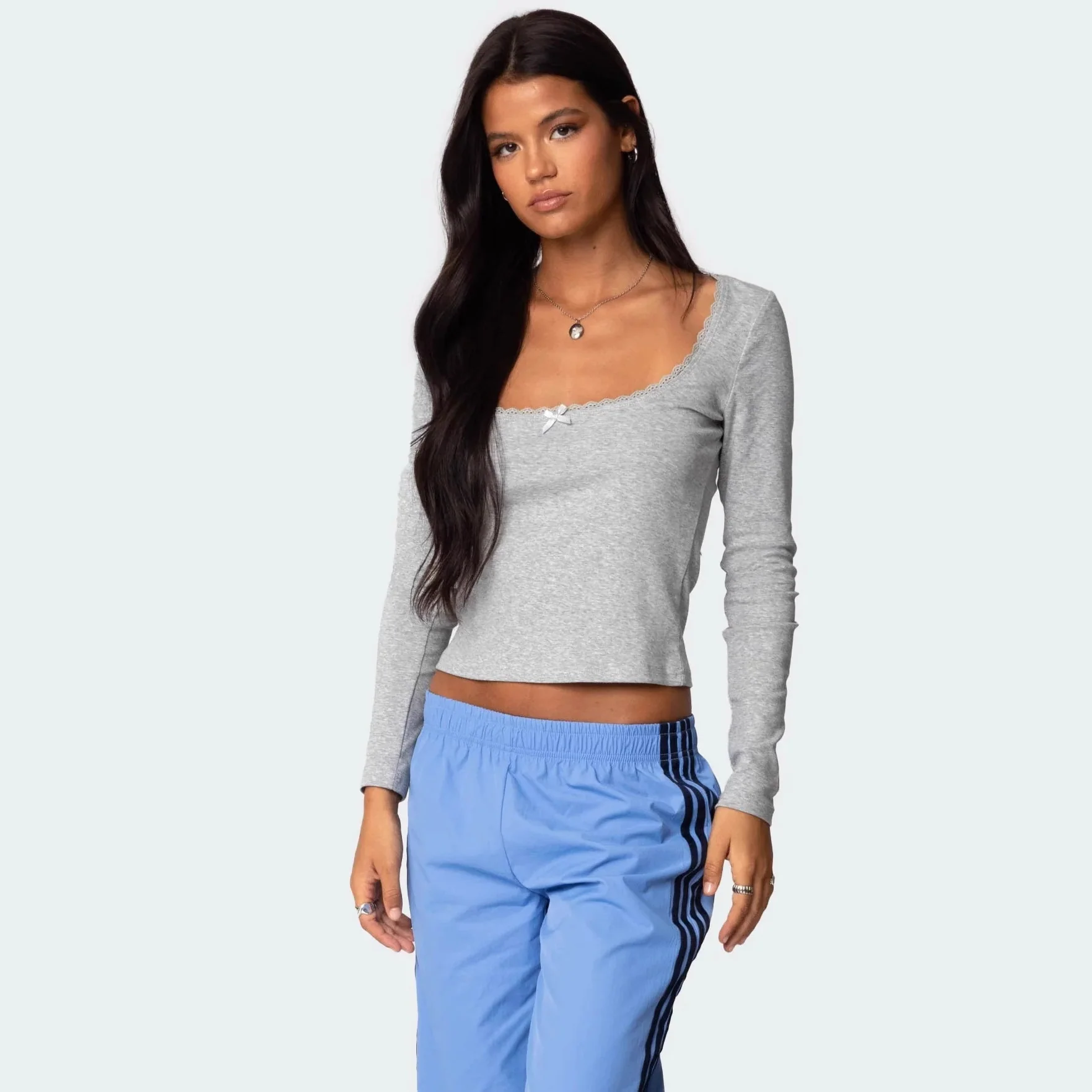 Damen Langarmshirt mit quadratischem Ausschnitt und Spitzenakzenten R&B - Image 5