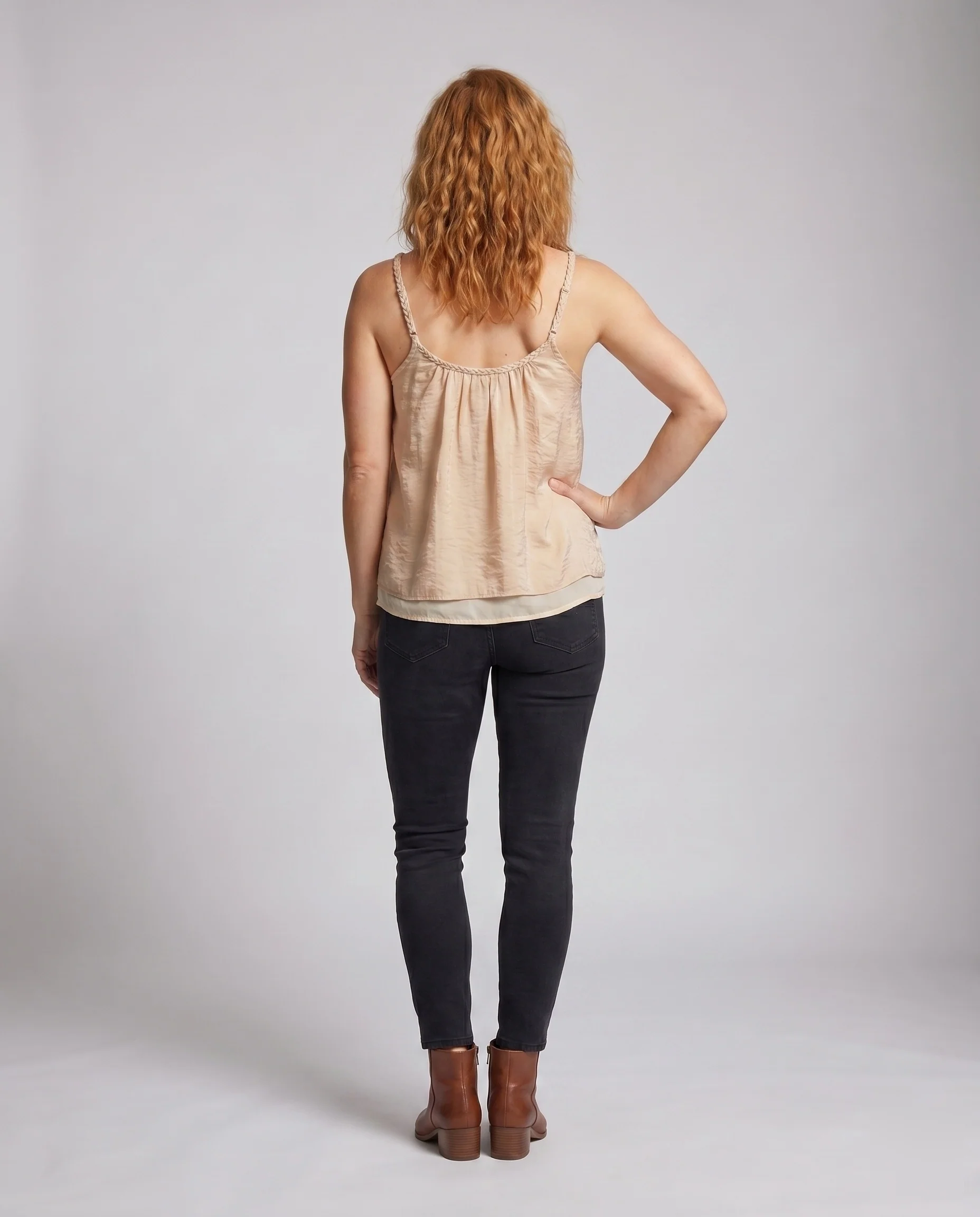 Damen lässige Bluse mit gekreuzten Trägern und rüschigem Saum R&B - Image 4