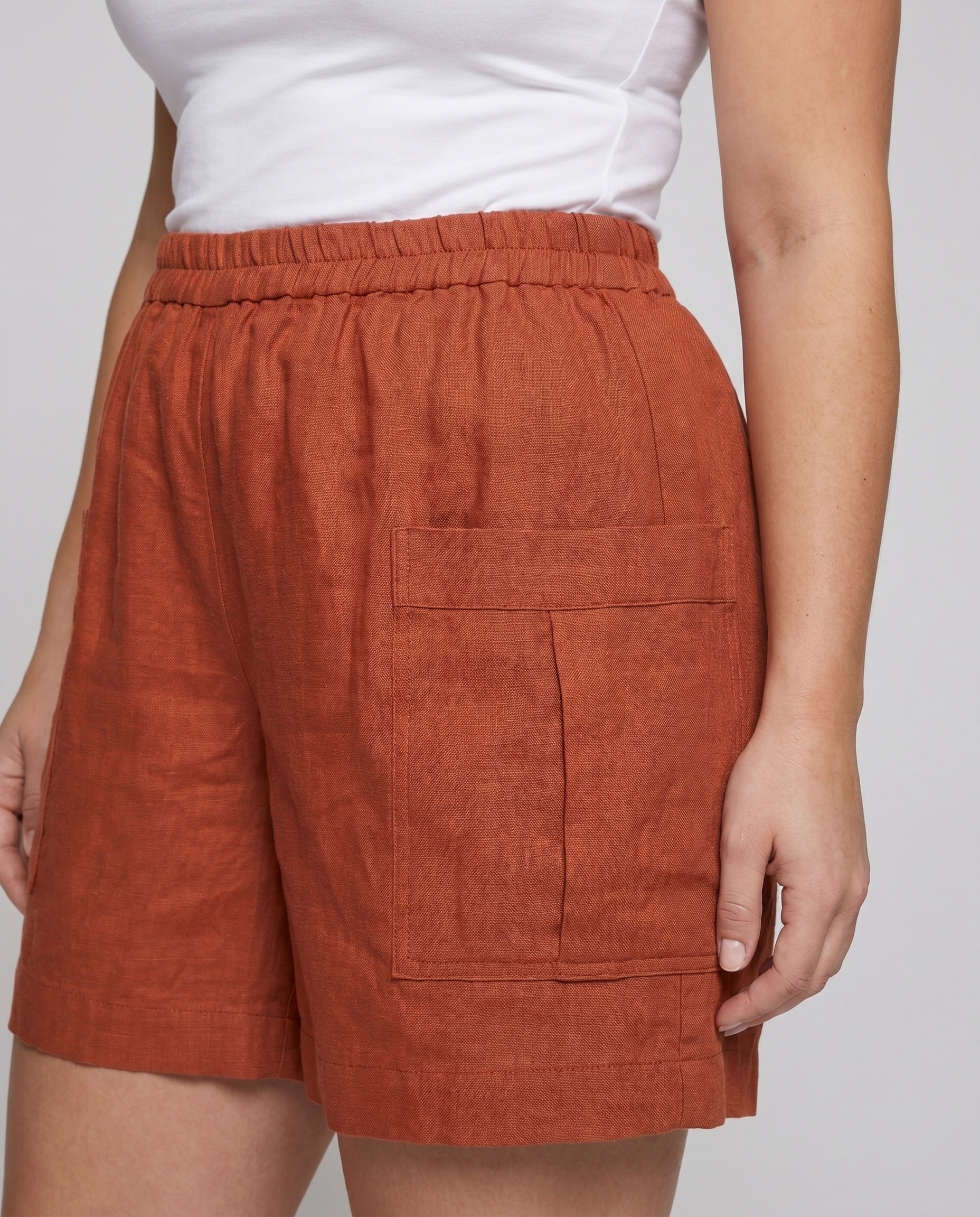 Damen lässige Leinen-Shorts mit praktischen Eingrifftaschen - Image 3