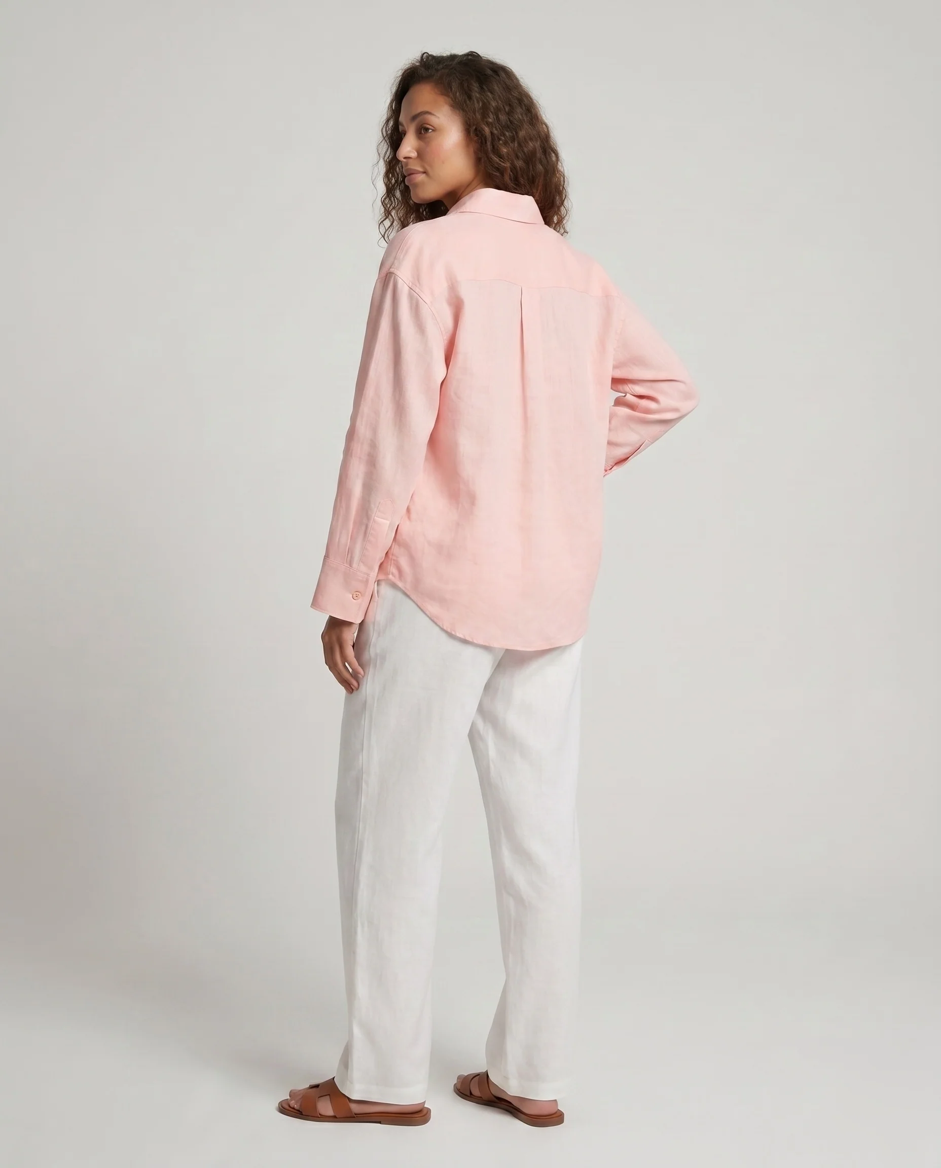 Damen lässige Leinenhemdbluse mit modernem Schnitt und minimalistischen Details - Image 4