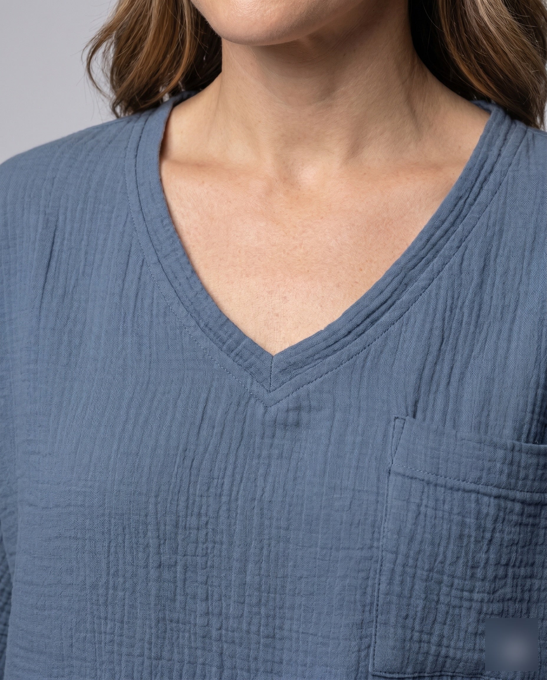 Damen lässige Shirtbluse mit V-Ausschnitt und Brusttasche R&B - Image 3