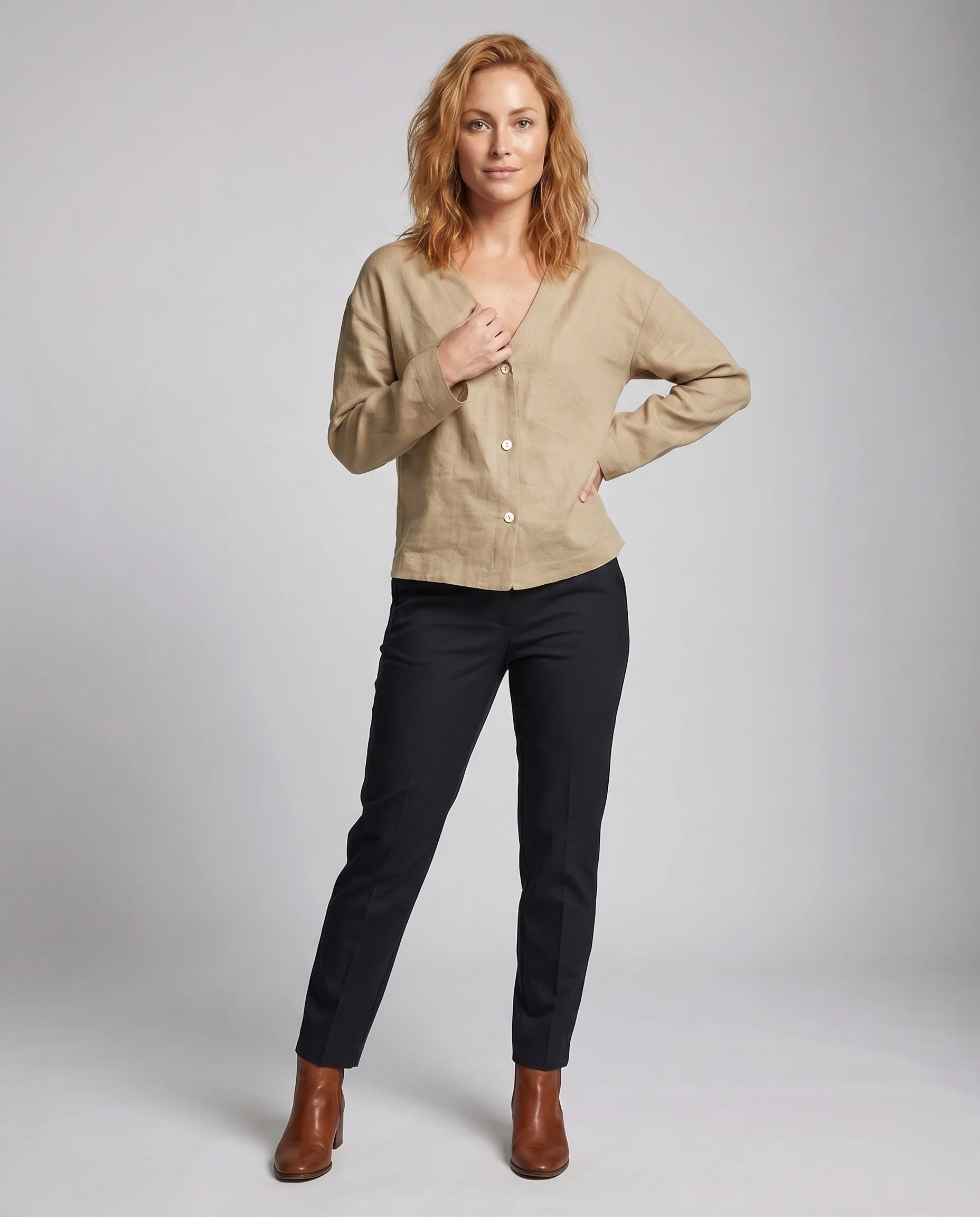 Damen leichte Leinenbluse mit elegantem V-Ausschnitt und Knopfleiste
