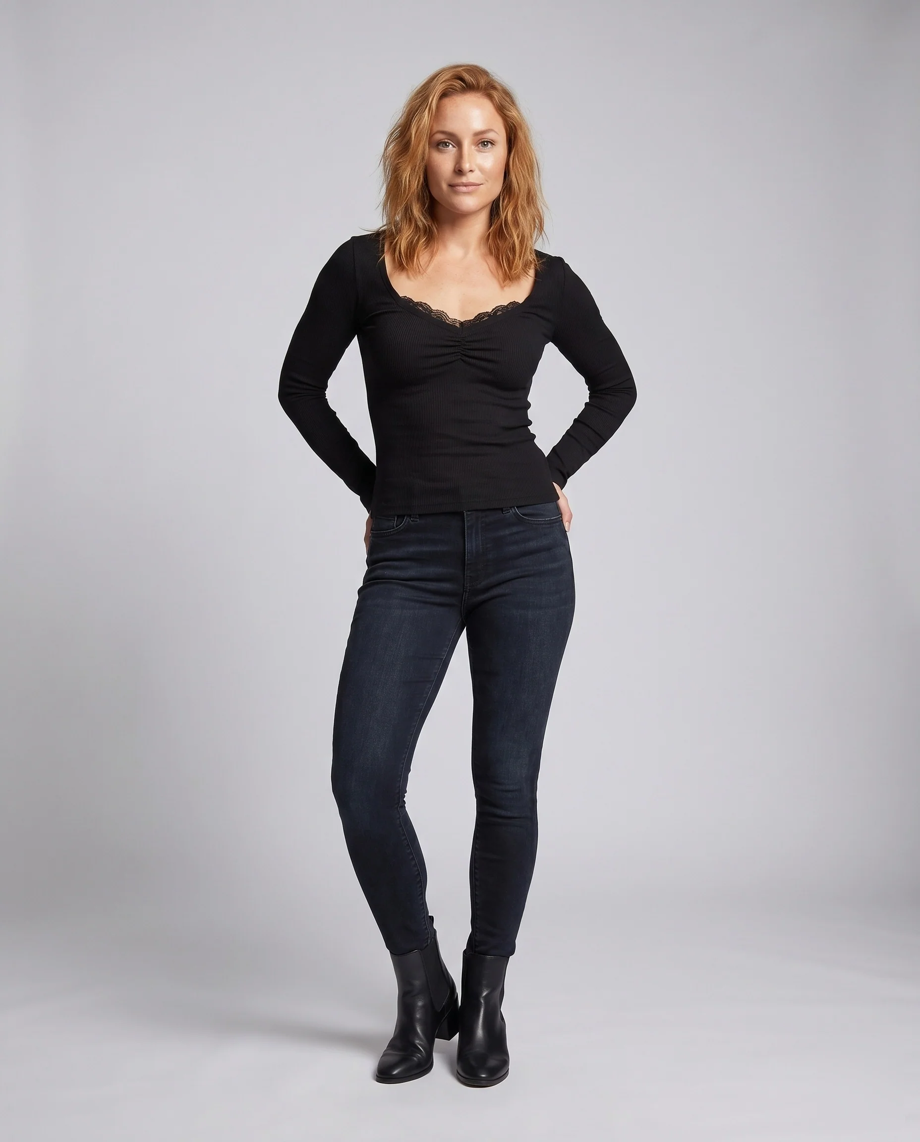 Damen Longsleeve mit zartem Spitzenbesatz und gerafftem Design