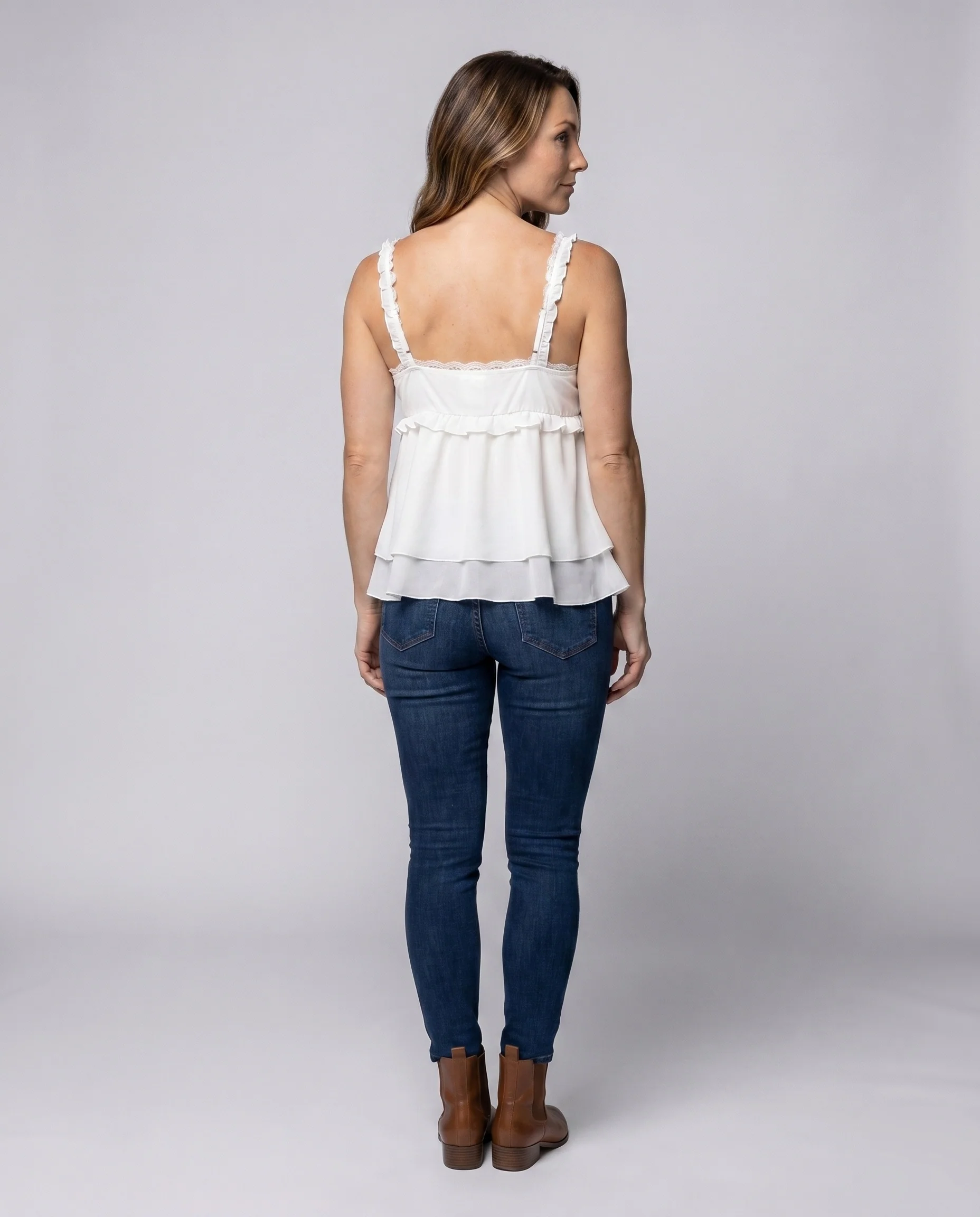 Damen luftiges Blusentop mit Rüschendetails und stylischem Kordelzug - Image 4