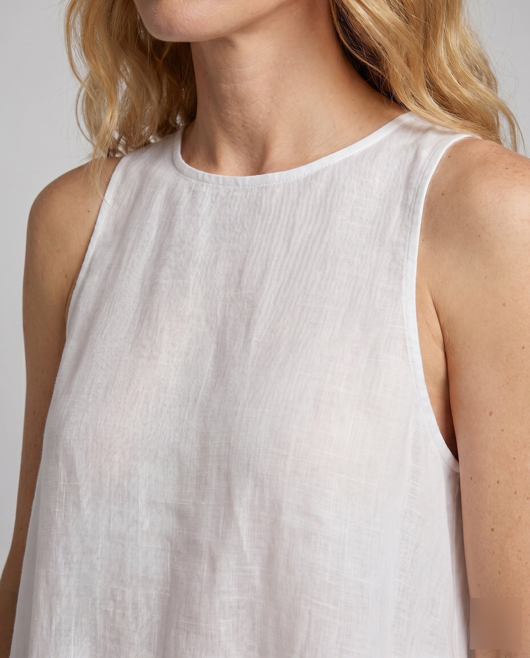 Damen luftiges Maxikleid aus edlem Leinen mit minimalistischer Silhouette - Image 3