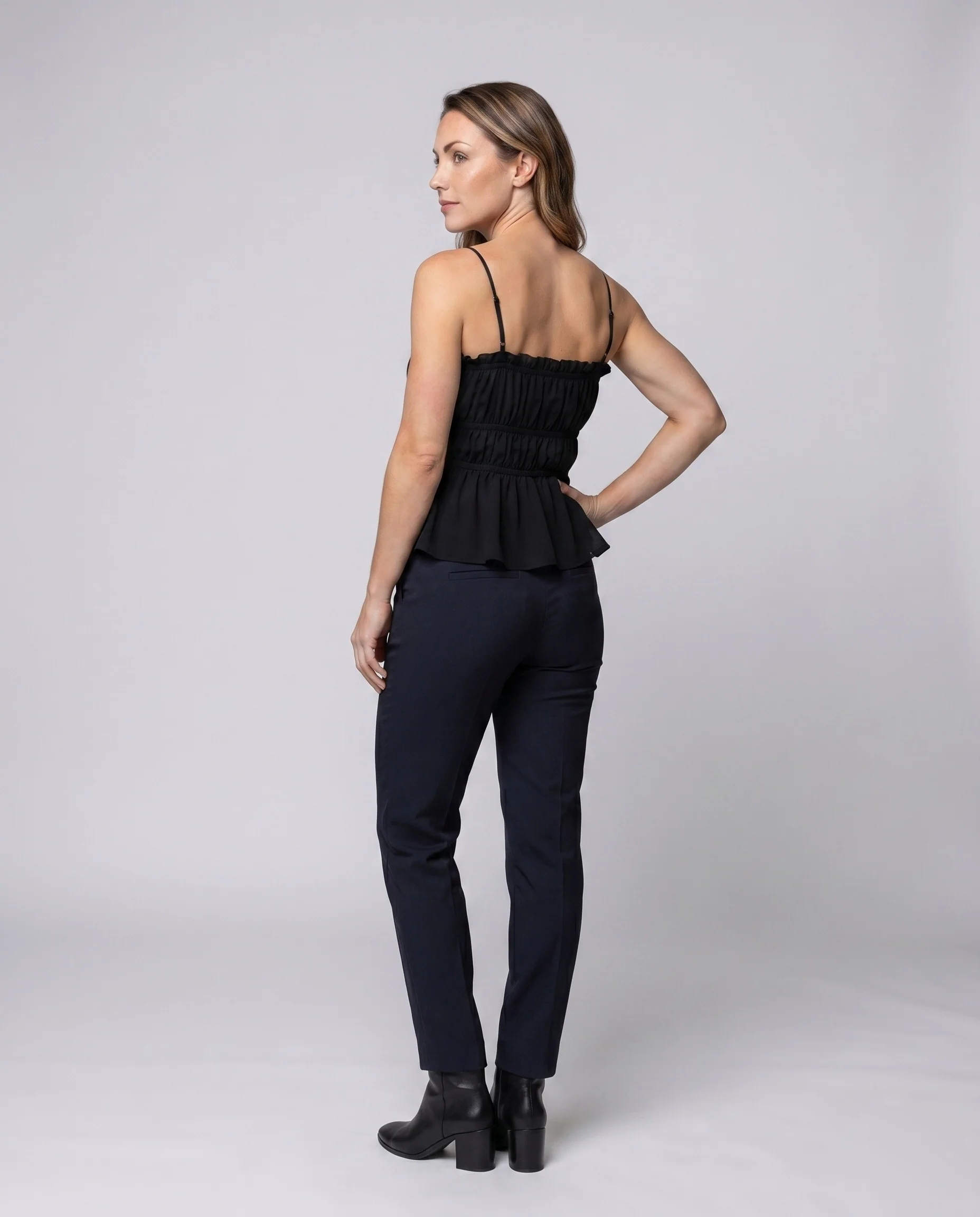 Damen luftiges Top mit Rüschendetails und gerafftem Design - Image 4